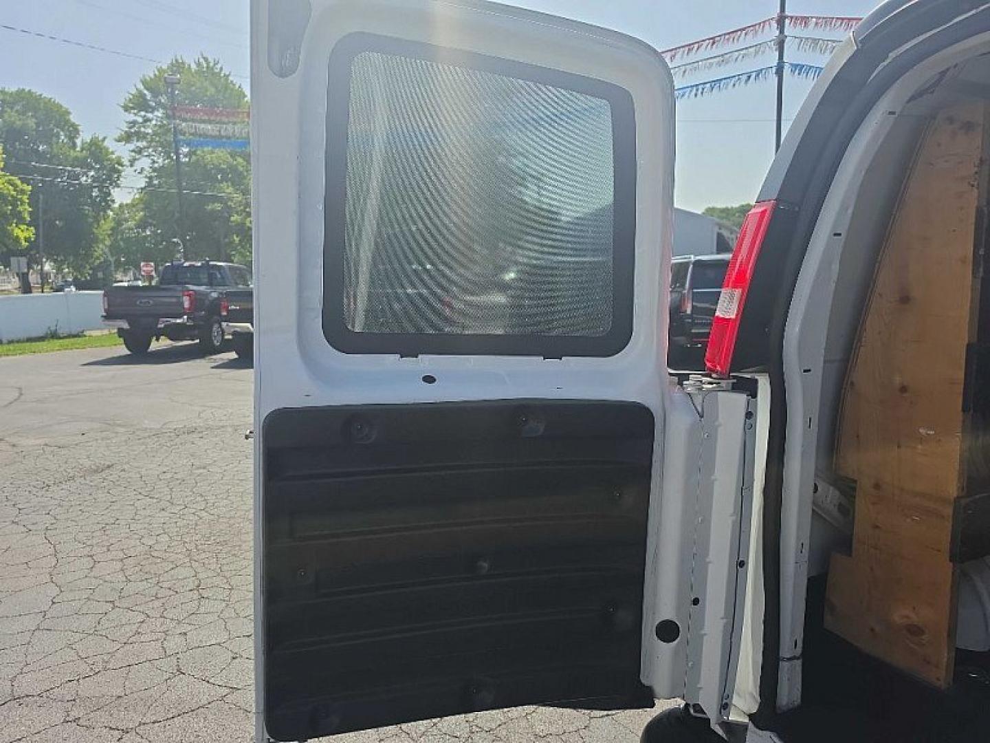 2020 WHITE /GRAY Chevrolet Express 2500 Cargo Extended (1GCWGBFP9L1) with an 4.3L V6 engine, 6A transmission, located at 3304 Woodville Road, Northwood, OH, 43619, (419) 210-8019, 41.612694, -83.480743 - Your #1 Destination for Auto Loans and mdash;No Matter Your Credit!At our dealership, we believe everyone deserves the opportunity to drive their dream car and mdash;whether you have good credit, bad credit, or no credit at all. With a wide selection of hundreds of cars, trucks, and SUVs, you'll fin- Photo#11