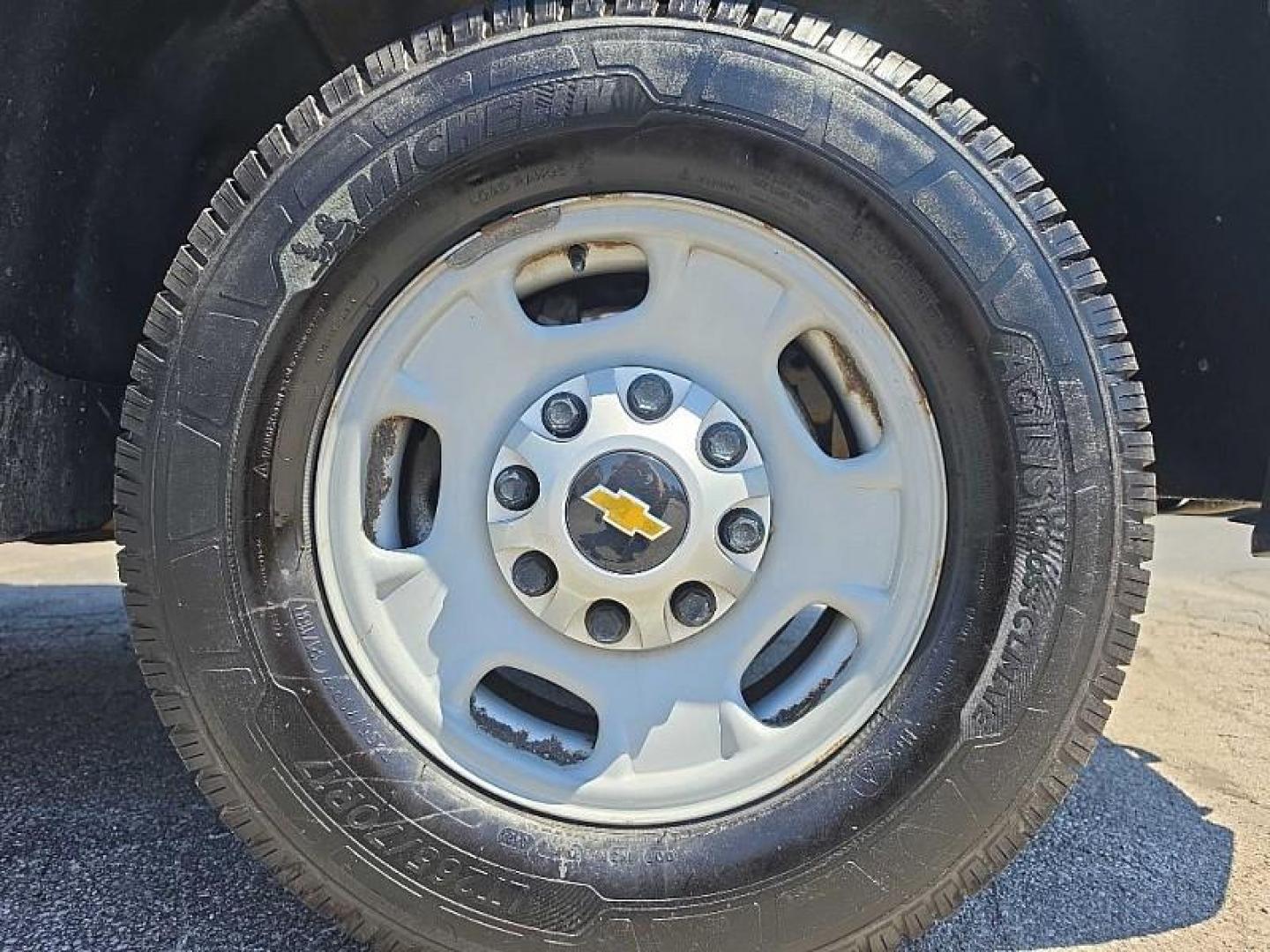 2020 WHITE Chevrolet Silverado 2500HD Work Truck Crew Cab Short Box 4WD (1GC4YLE71LF) with an 6.6L V8 OHV 16V engine, 6A transmission, located at 3304 Woodville Road, Northwood, OH, 43619, (419) 210-8019, 41.612694, -83.480743 - Your #1 Destination for Auto Loans and mdash;No Matter Your Credit!At our dealership, we believe everyone deserves the opportunity to drive their dream car and mdash;whether you have good credit, bad credit, or no credit at all. With a wide selection of hundreds of cars, trucks, and SUVs, you'll fin- Photo#17