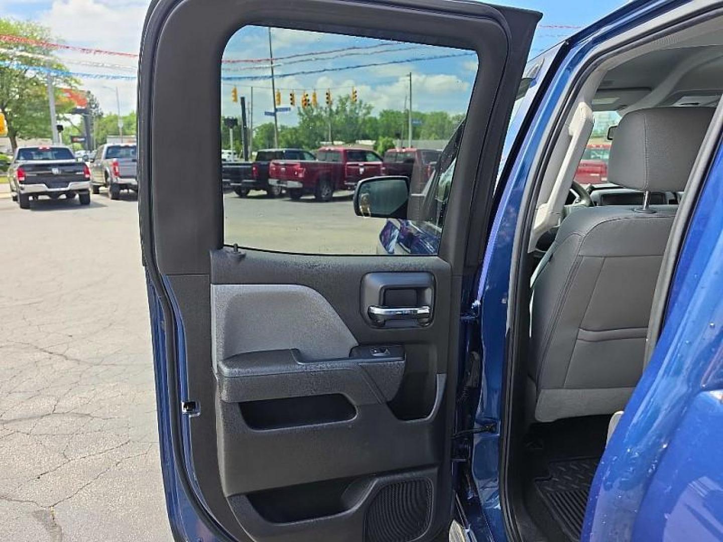 2016 BLUE /BLACK GMC Sierra 1500 Base Double Cab 4WD (1GTV2LEC7GZ) with an 5.3L V8 OHV 16V engine, 6A transmission, located at 3304 Woodville Road, Northwood, OH, 43619, (419) 210-8019, 41.612694, -83.480743 - Your #1 Destination for Auto Loans and mdash;No Matter Your Credit!At our dealership, we believe everyone deserves the opportunity to drive their dream car and mdash;whether you have good credit, bad credit, or no credit at all. With a wide selection of hundreds of cars, trucks, and SUVs, you'll fin - Photo#10
