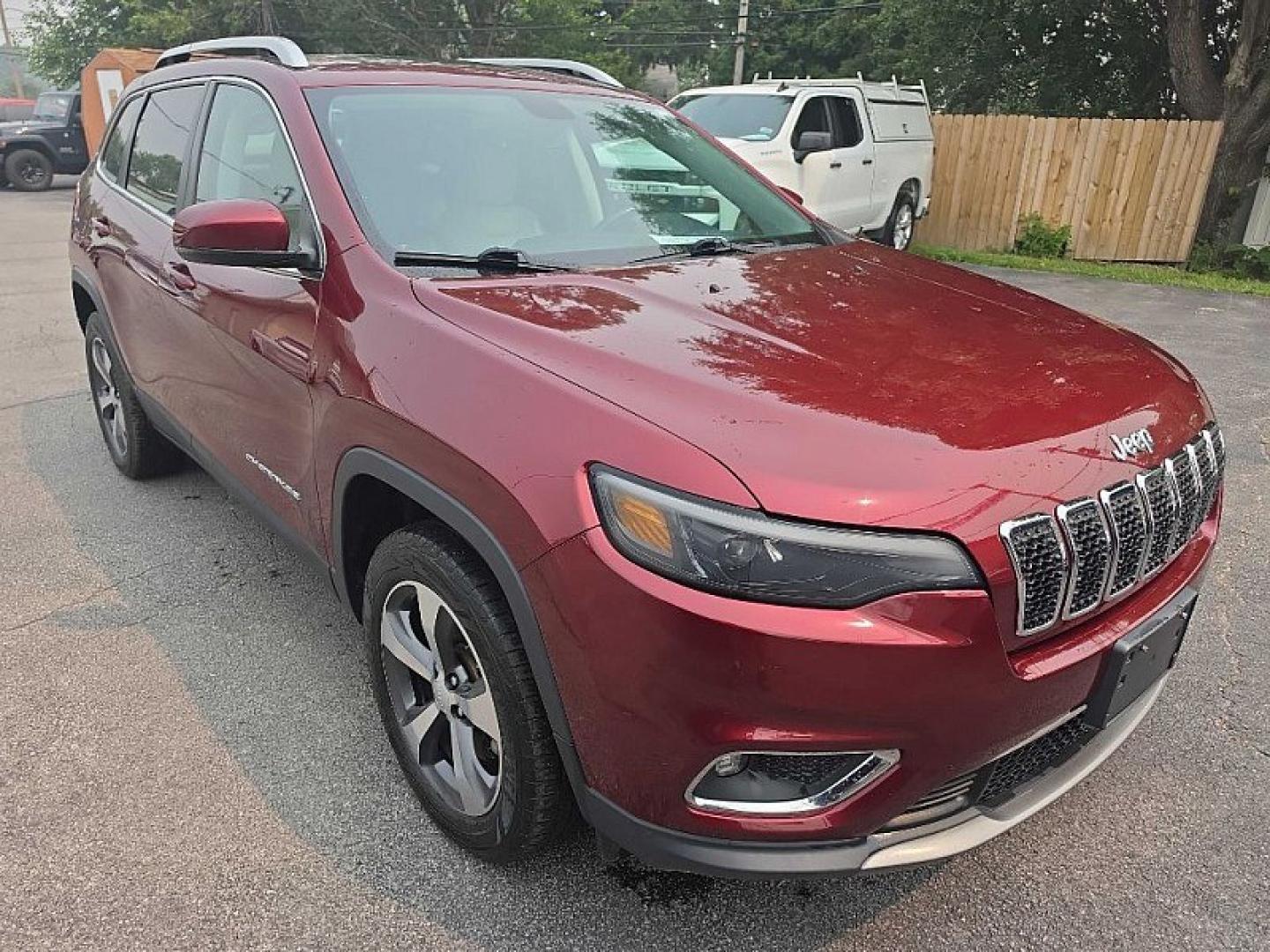 2019 RED /TAN Jeep Cherokee Limited 4WD (1C4PJMDX4KD) with an 3.2L V6 DOHC 24V engine, 9A transmission, located at 3304 Woodville Road, Northwood, OH, 43619, (419) 210-8019, 41.612694, -83.480743 - Your #1 Destination for Auto Loans and mdash;No Matter Your Credit!At our dealership, we believe everyone deserves the opportunity to drive their dream car and mdash;whether you have good credit, bad credit, or no credit at all. With a wide selection of hundreds of cars, trucks, and SUVs, you'll fin- Photo#6