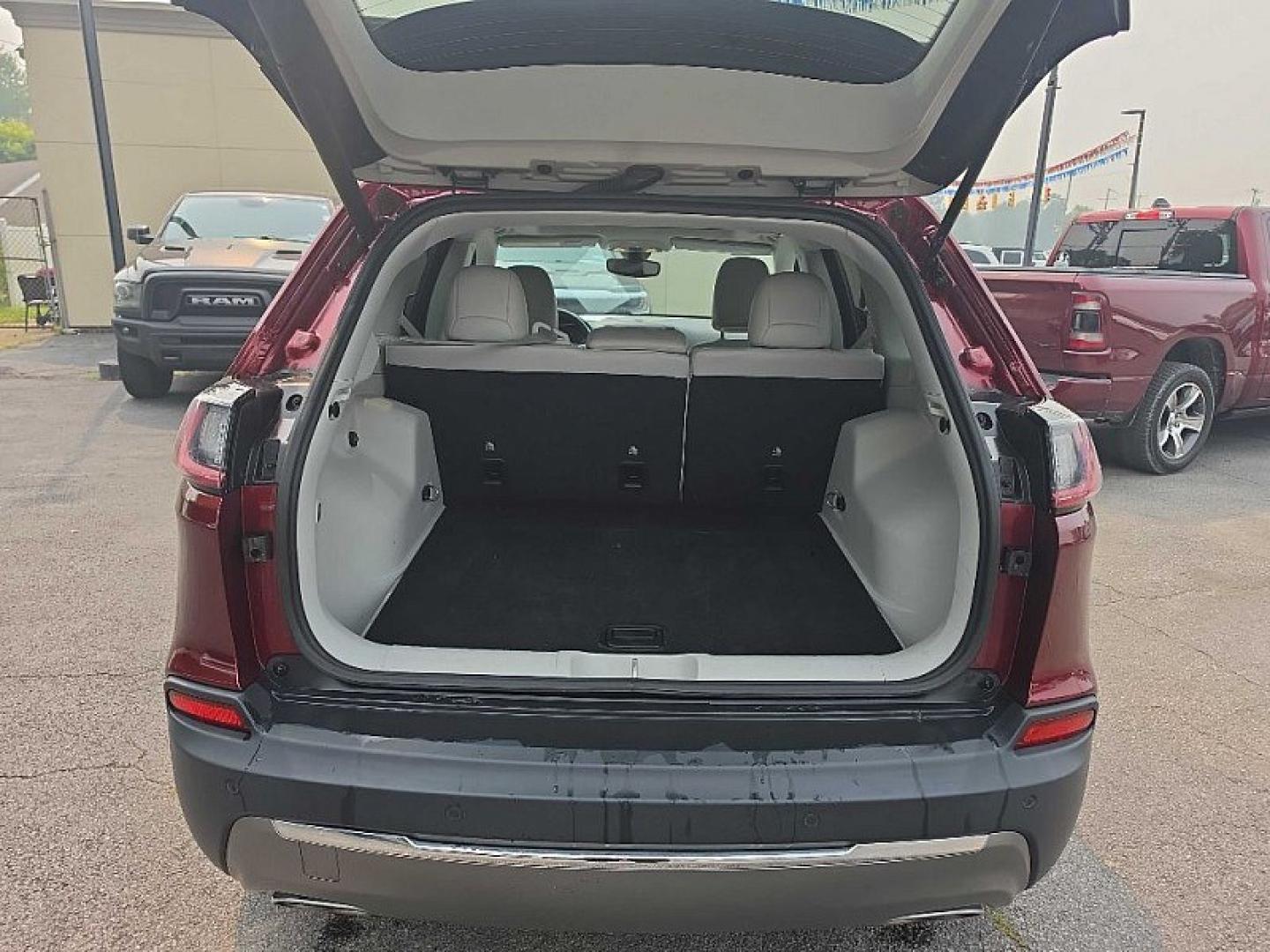 2019 RED /TAN Jeep Cherokee Limited 4WD (1C4PJMDX4KD) with an 3.2L V6 DOHC 24V engine, 9A transmission, located at 3304 Woodville Road, Northwood, OH, 43619, (419) 210-8019, 41.612694, -83.480743 - Your #1 Destination for Auto Loans and mdash;No Matter Your Credit!At our dealership, we believe everyone deserves the opportunity to drive their dream car and mdash;whether you have good credit, bad credit, or no credit at all. With a wide selection of hundreds of cars, trucks, and SUVs, you'll fin- Photo#12