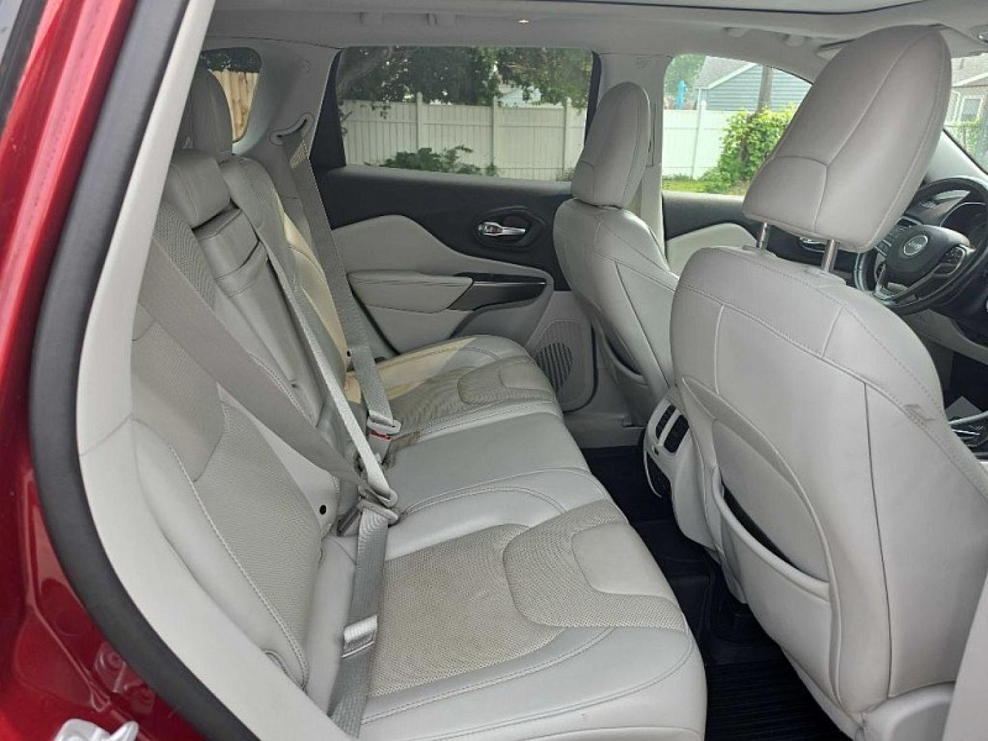 2019 RED /TAN Jeep Cherokee Limited 4WD (1C4PJMDX4KD) with an 3.2L V6 DOHC 24V engine, 9A transmission, located at 3304 Woodville Road, Northwood, OH, 43619, (419) 210-8019, 41.612694, -83.480743 - Your #1 Destination for Auto Loans and mdash;No Matter Your Credit!At our dealership, we believe everyone deserves the opportunity to drive their dream car and mdash;whether you have good credit, bad credit, or no credit at all. With a wide selection of hundreds of cars, trucks, and SUVs, you'll fin- Photo#14