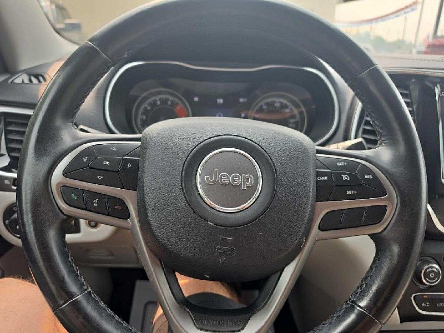 2019 RED /TAN Jeep Cherokee Limited 4WD (1C4PJMDX4KD) with an 3.2L V6 DOHC 24V engine, 9A transmission, located at 3304 Woodville Road, Northwood, OH, 43619, (419) 210-8019, 41.612694, -83.480743 - Your #1 Destination for Auto Loans and mdash;No Matter Your Credit!At our dealership, we believe everyone deserves the opportunity to drive their dream car and mdash;whether you have good credit, bad credit, or no credit at all. With a wide selection of hundreds of cars, trucks, and SUVs, you'll fin- Photo#19