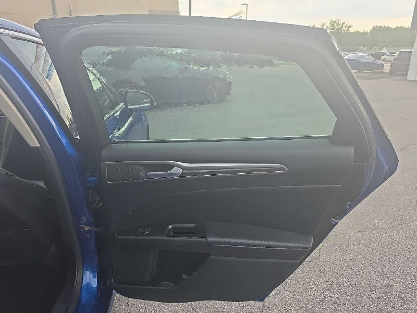 2017 BLUE /BLACK Ford Fusion SE (3FA6P0HD0HR) with an 1.5L L4 DOHC 16V engine, 6A transmission, located at 3304 Woodville Road, Northwood, OH, 43619, (419) 210-8019, 41.612694, -83.480743 - Your #1 Destination for Auto Loans and mdash;No Matter Your Credit!At our dealership, we believe everyone deserves the opportunity to drive their dream car and mdash;whether you have good credit, bad credit, or no credit at all. With a wide selection of hundreds of cars, trucks, and SUVs, you'll fin- Photo#13