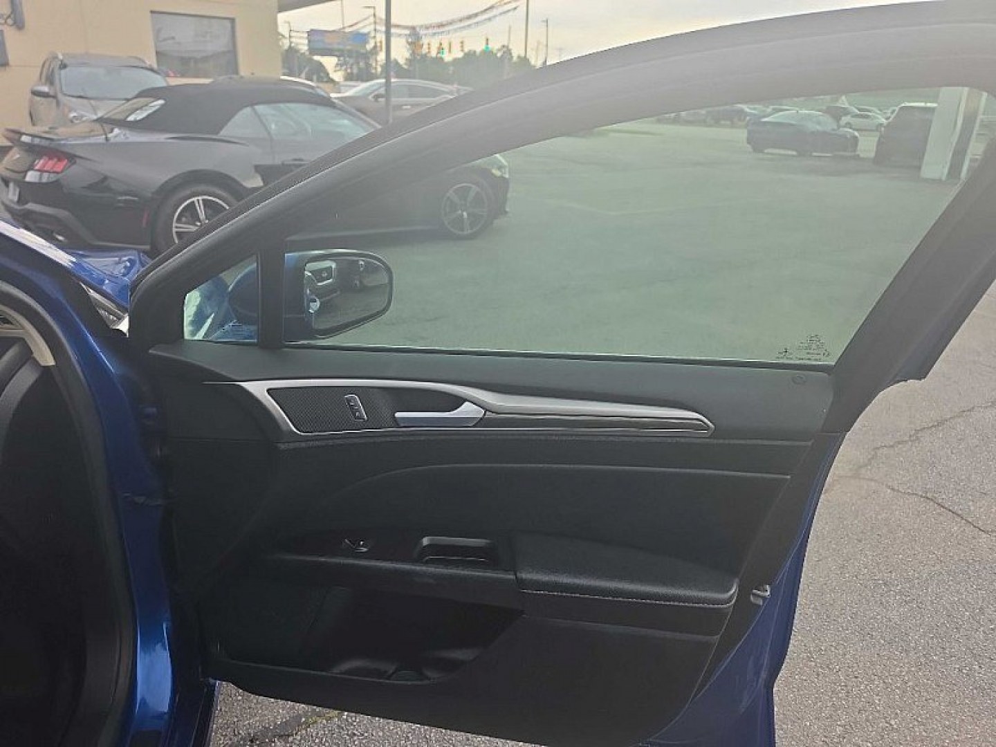2017 BLUE /BLACK Ford Fusion SE (3FA6P0HD0HR) with an 1.5L L4 DOHC 16V engine, 6A transmission, located at 3304 Woodville Road, Northwood, OH, 43619, (419) 210-8019, 41.612694, -83.480743 - Your #1 Destination for Auto Loans and mdash;No Matter Your Credit!At our dealership, we believe everyone deserves the opportunity to drive their dream car and mdash;whether you have good credit, bad credit, or no credit at all. With a wide selection of hundreds of cars, trucks, and SUVs, you'll fin- Photo#15