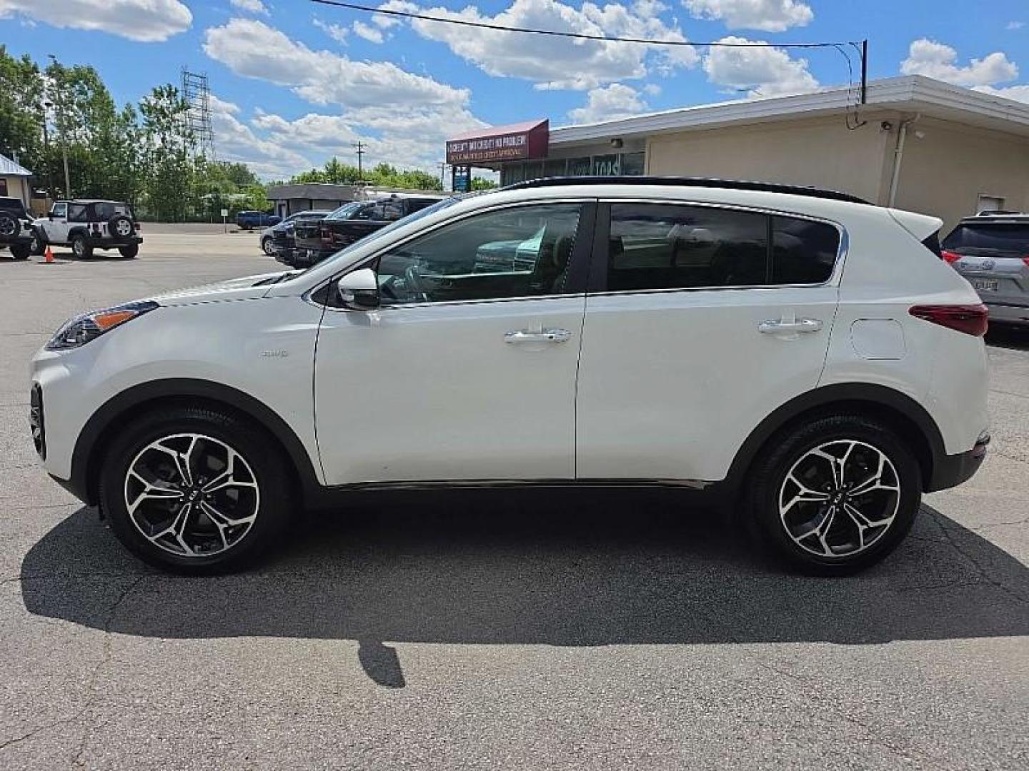 2020 WHITE /TAN Kia Sportage SX AWD (KNDPRCA63L7) with an 2.0L L4 DOHC 16V engine, 6A transmission, located at 3304 Woodville Road, Northwood, OH, 43619, (419) 210-8019, 41.612694, -83.480743 - Your #1 Destination for Auto Loans and mdash;No Matter Your Credit!At our dealership, we believe everyone deserves the opportunity to drive their dream car and mdash;whether you have good credit, bad credit, or no credit at all. With a wide selection of hundreds of cars, trucks, and SUVs, you'll fin- Photo#1