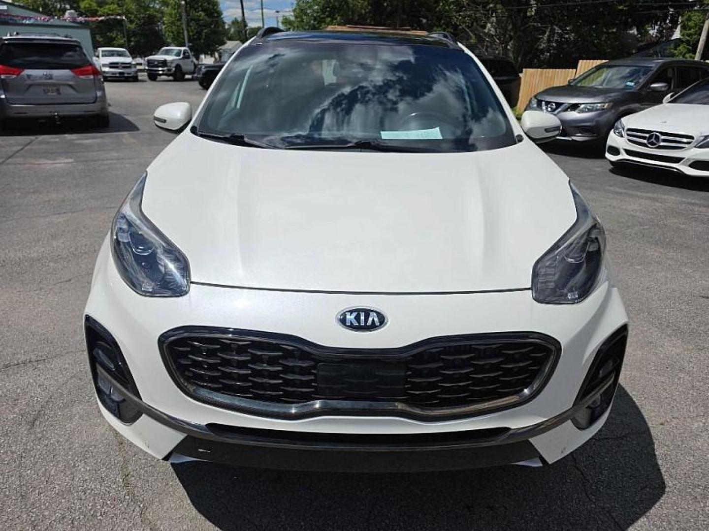 2020 WHITE /TAN Kia Sportage SX AWD (KNDPRCA63L7) with an 2.0L L4 DOHC 16V engine, 6A transmission, located at 3304 Woodville Road, Northwood, OH, 43619, (419) 210-8019, 41.612694, -83.480743 - Your #1 Destination for Auto Loans and mdash;No Matter Your Credit!At our dealership, we believe everyone deserves the opportunity to drive their dream car and mdash;whether you have good credit, bad credit, or no credit at all. With a wide selection of hundreds of cars, trucks, and SUVs, you'll fin- Photo#7