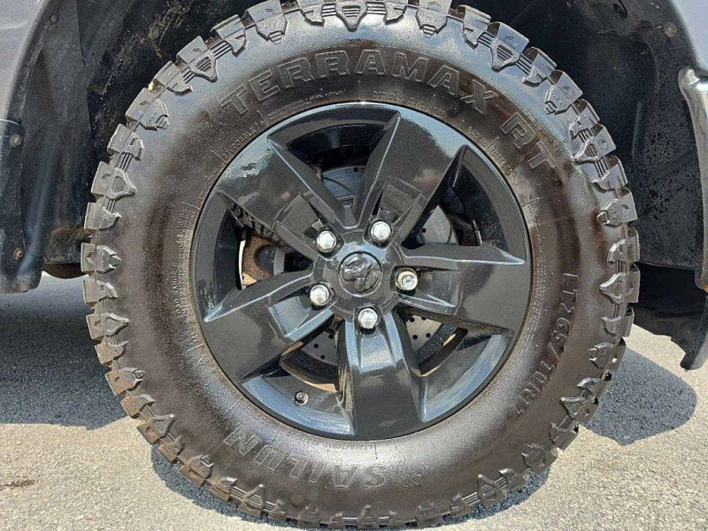2016 GRAY /GRAY RAM 1500 Tradesman Quad Cab 4WD (1C6RR7FT9GS) with an 5.7L V8 OHV 16V engine, 6A transmission, located at 3304 Woodville Road, Northwood, OH, 43619, (419) 210-8019, 41.612694, -83.480743 - Your #1 Destination for Auto Loans and mdash;No Matter Your Credit!At our dealership, we believe everyone deserves the opportunity to drive their dream car and mdash;whether you have good credit, bad credit, or no credit at all. With a wide selection of hundreds of cars, trucks, and SUVs, you'll fin- Photo#16