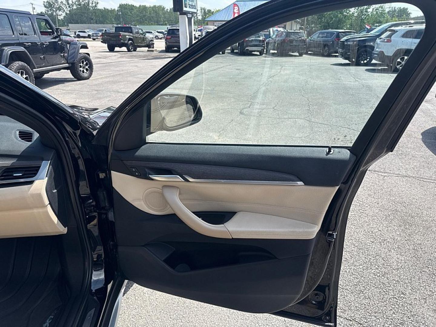 2017 BLACK /BLACK BMW X1 xDrive28i (WBXHT3Z34H4) with an 2.0L L4 DOHC 16V engine, 8A transmission, located at 3304 Woodville Road, Northwood, OH, 43619, (419) 210-8019, 41.612694, -83.480743 - Your #1 Destination for Auto Loans and mdash;No Matter Your Credit!At our dealership, we believe everyone deserves the opportunity to drive their dream car and mdash;whether you have good credit, bad credit, or no credit at all. With a wide selection of hundreds of cars, trucks, and SUVs, you'll fin- Photo#15