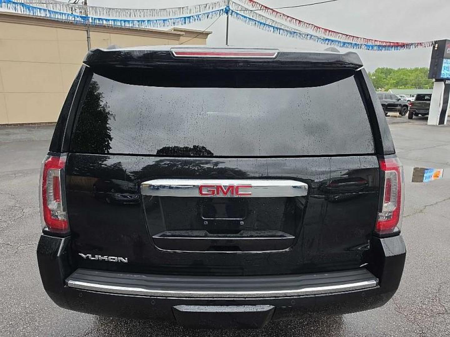 2020 BLACK /BLACK GMC Yukon Denali 4WD (1GKS2CKJ8LR) with an 6.2L V8 OHV 16V engine, 10A transmission, located at 3304 Woodville Road, Northwood, OH, 43619, (419) 210-8019, 41.612694, -83.480743 - Your #1 Destination for Auto Loans and mdash;No Matter Your Credit!At our dealership, we believe everyone deserves the opportunity to drive their dream car and mdash;whether you have good credit, bad credit, or no credit at all. With a wide selection of hundreds of cars, trucks, and SUVs, you'll fin- Photo#3
