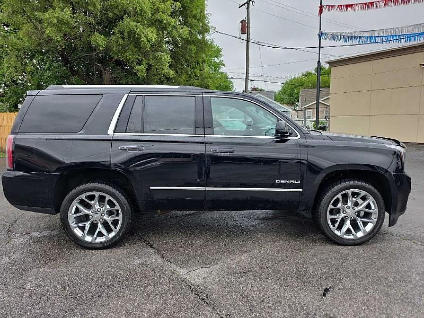 2020 BLACK /BLACK GMC Yukon Denali 4WD (1GKS2CKJ8LR) with an 6.2L V8 OHV 16V engine, 10A transmission, located at 3304 Woodville Road, Northwood, OH, 43619, (419) 210-8019, 41.612694, -83.480743 - Your #1 Destination for Auto Loans and mdash;No Matter Your Credit!At our dealership, we believe everyone deserves the opportunity to drive their dream car and mdash;whether you have good credit, bad credit, or no credit at all. With a wide selection of hundreds of cars, trucks, and SUVs, you'll fin- Photo#5