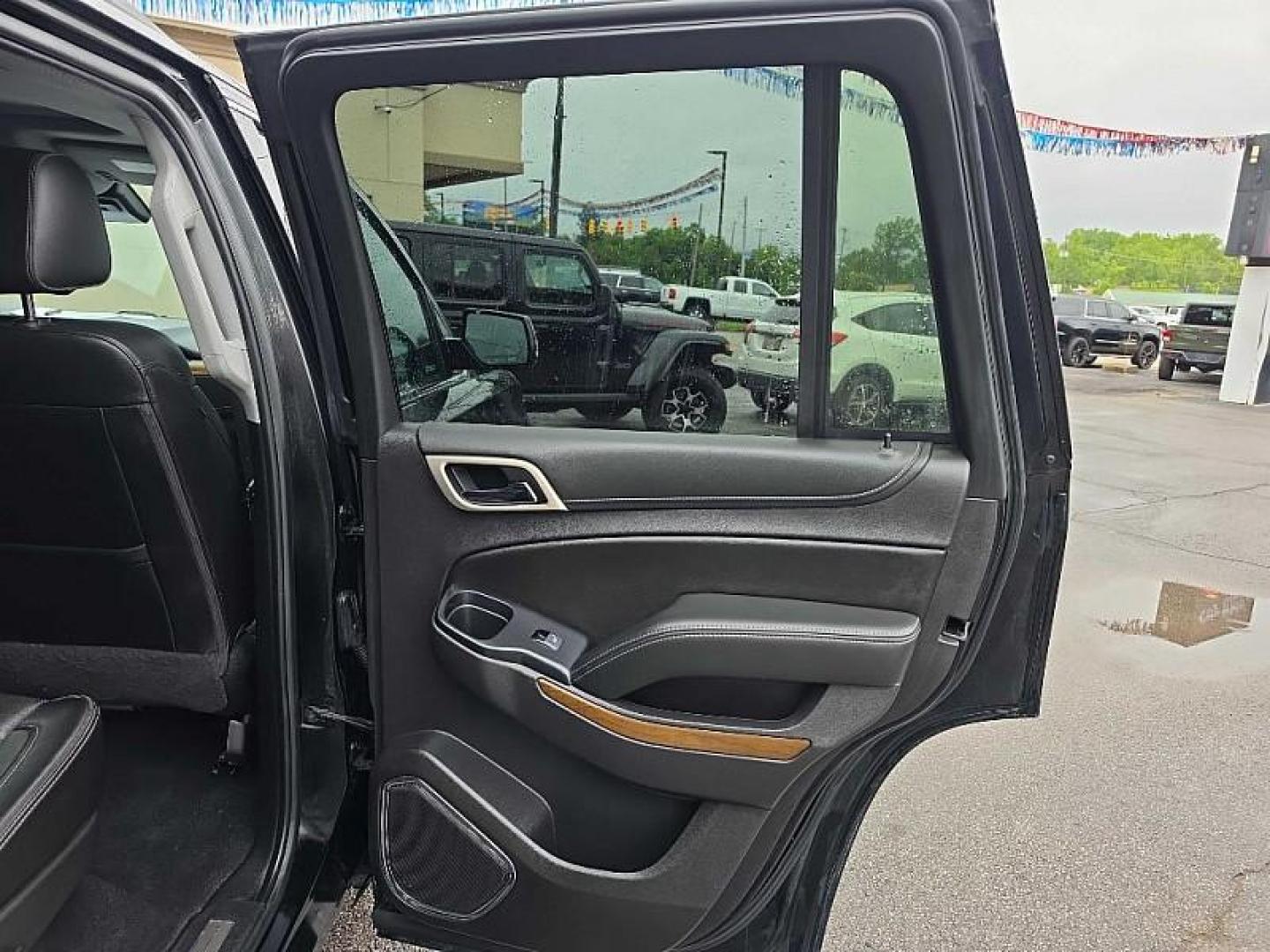 2020 BLACK /BLACK GMC Yukon Denali 4WD (1GKS2CKJ8LR) with an 6.2L V8 OHV 16V engine, 10A transmission, located at 3304 Woodville Road, Northwood, OH, 43619, (419) 210-8019, 41.612694, -83.480743 - Your #1 Destination for Auto Loans and mdash;No Matter Your Credit!At our dealership, we believe everyone deserves the opportunity to drive their dream car and mdash;whether you have good credit, bad credit, or no credit at all. With a wide selection of hundreds of cars, trucks, and SUVs, you'll fin- Photo#15