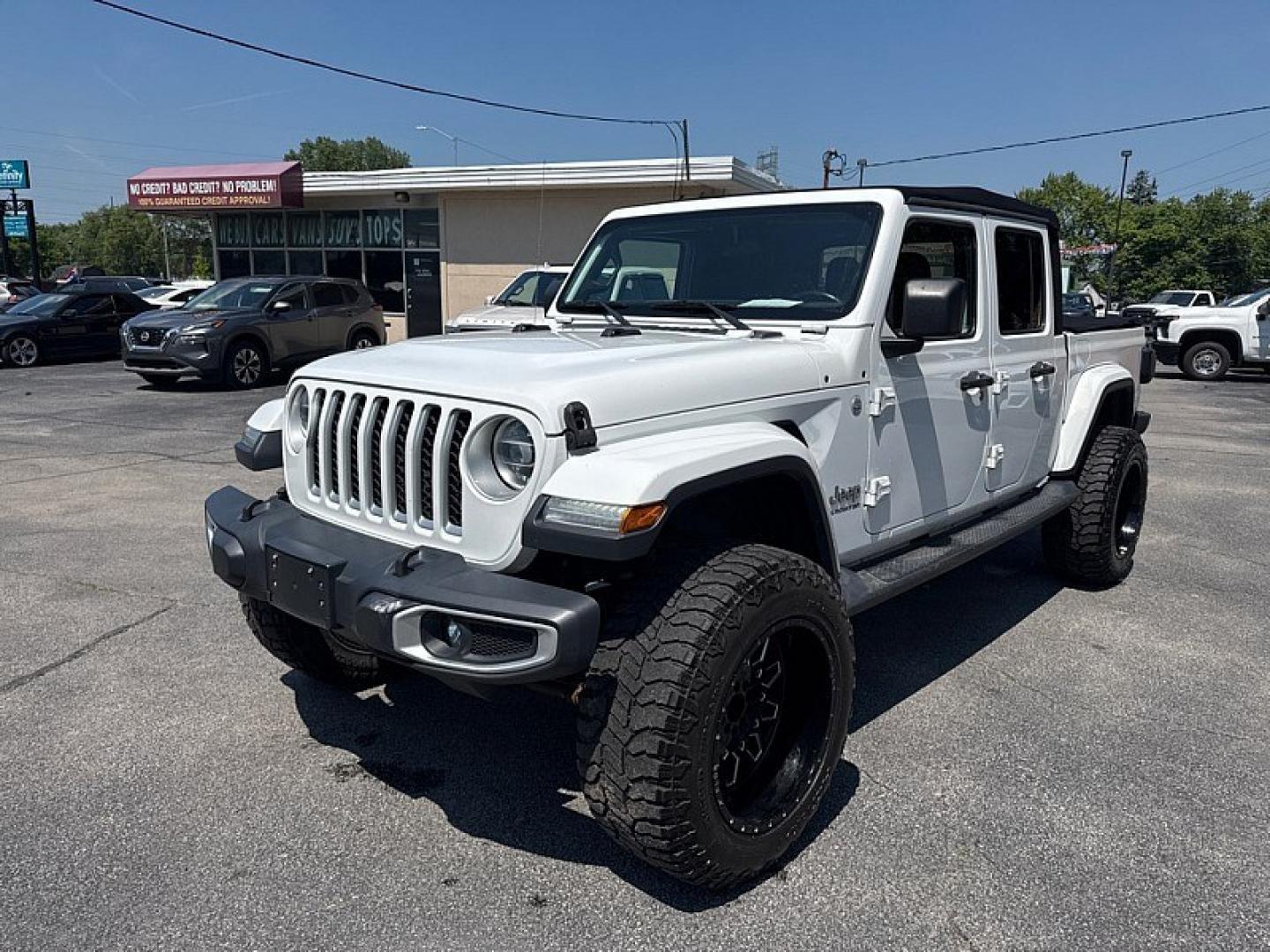2020 WHITE /BLACK Jeep Gladiator Overland (1C6HJTFG7LL) with an 3.6L V6 DOHC 24V engine, 6M transmission, located at 3304 Woodville Road, Northwood, OH, 43619, (419) 210-8019, 41.612694, -83.480743 - Your #1 Destination for Auto Loans and mdash;No Matter Your Credit!At our dealership, we believe everyone deserves the opportunity to drive their dream car and mdash;whether you have good credit, bad credit, or no credit at all. With a wide selection of hundreds of cars, trucks, and SUVs, you'll fin- Photo#0