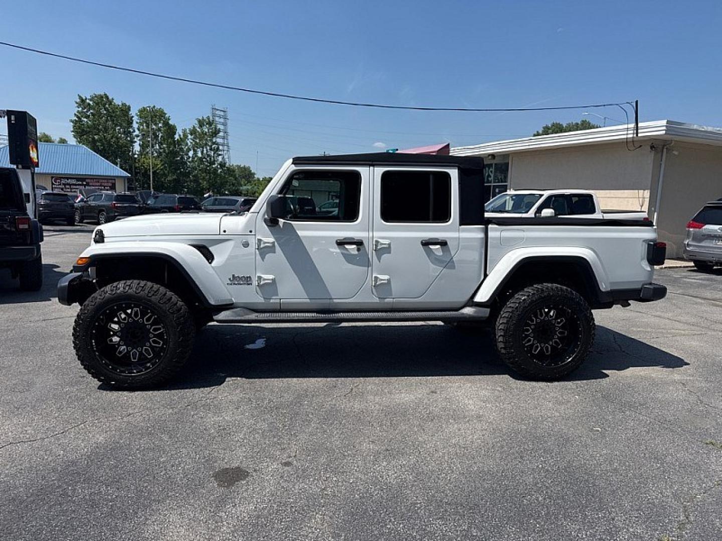 2020 WHITE /BLACK Jeep Gladiator Overland (1C6HJTFG7LL) with an 3.6L V6 DOHC 24V engine, 6M transmission, located at 3304 Woodville Road, Northwood, OH, 43619, (419) 210-8019, 41.612694, -83.480743 - Your #1 Destination for Auto Loans and mdash;No Matter Your Credit!At our dealership, we believe everyone deserves the opportunity to drive their dream car and mdash;whether you have good credit, bad credit, or no credit at all. With a wide selection of hundreds of cars, trucks, and SUVs, you'll fin- Photo#1