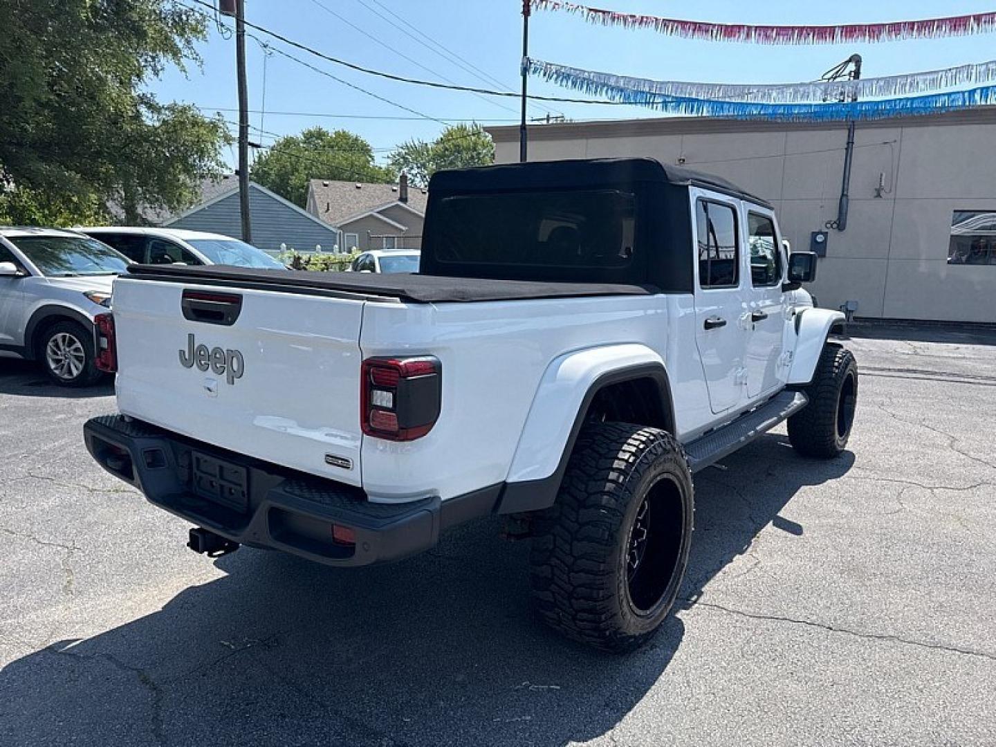 2020 WHITE /BLACK Jeep Gladiator Overland (1C6HJTFG7LL) with an 3.6L V6 DOHC 24V engine, 6M transmission, located at 3304 Woodville Road, Northwood, OH, 43619, (419) 210-8019, 41.612694, -83.480743 - Your #1 Destination for Auto Loans and mdash;No Matter Your Credit!At our dealership, we believe everyone deserves the opportunity to drive their dream car and mdash;whether you have good credit, bad credit, or no credit at all. With a wide selection of hundreds of cars, trucks, and SUVs, you'll fin- Photo#4