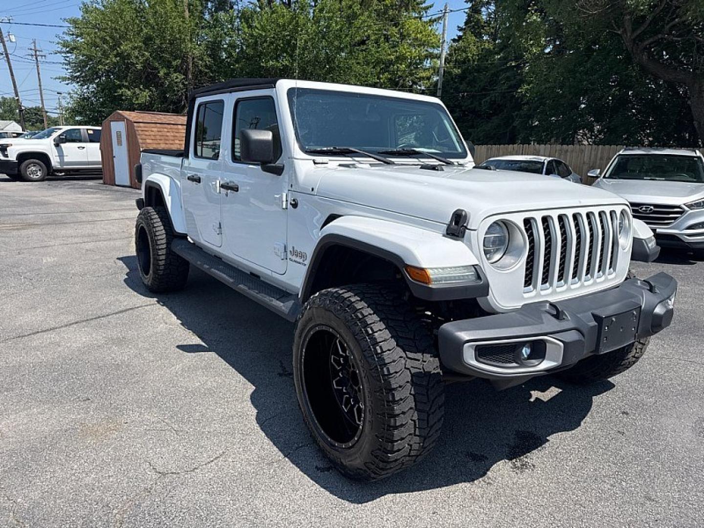 2020 WHITE /BLACK Jeep Gladiator Overland (1C6HJTFG7LL) with an 3.6L V6 DOHC 24V engine, 6M transmission, located at 3304 Woodville Road, Northwood, OH, 43619, (419) 210-8019, 41.612694, -83.480743 - Your #1 Destination for Auto Loans and mdash;No Matter Your Credit!At our dealership, we believe everyone deserves the opportunity to drive their dream car and mdash;whether you have good credit, bad credit, or no credit at all. With a wide selection of hundreds of cars, trucks, and SUVs, you'll fin- Photo#6