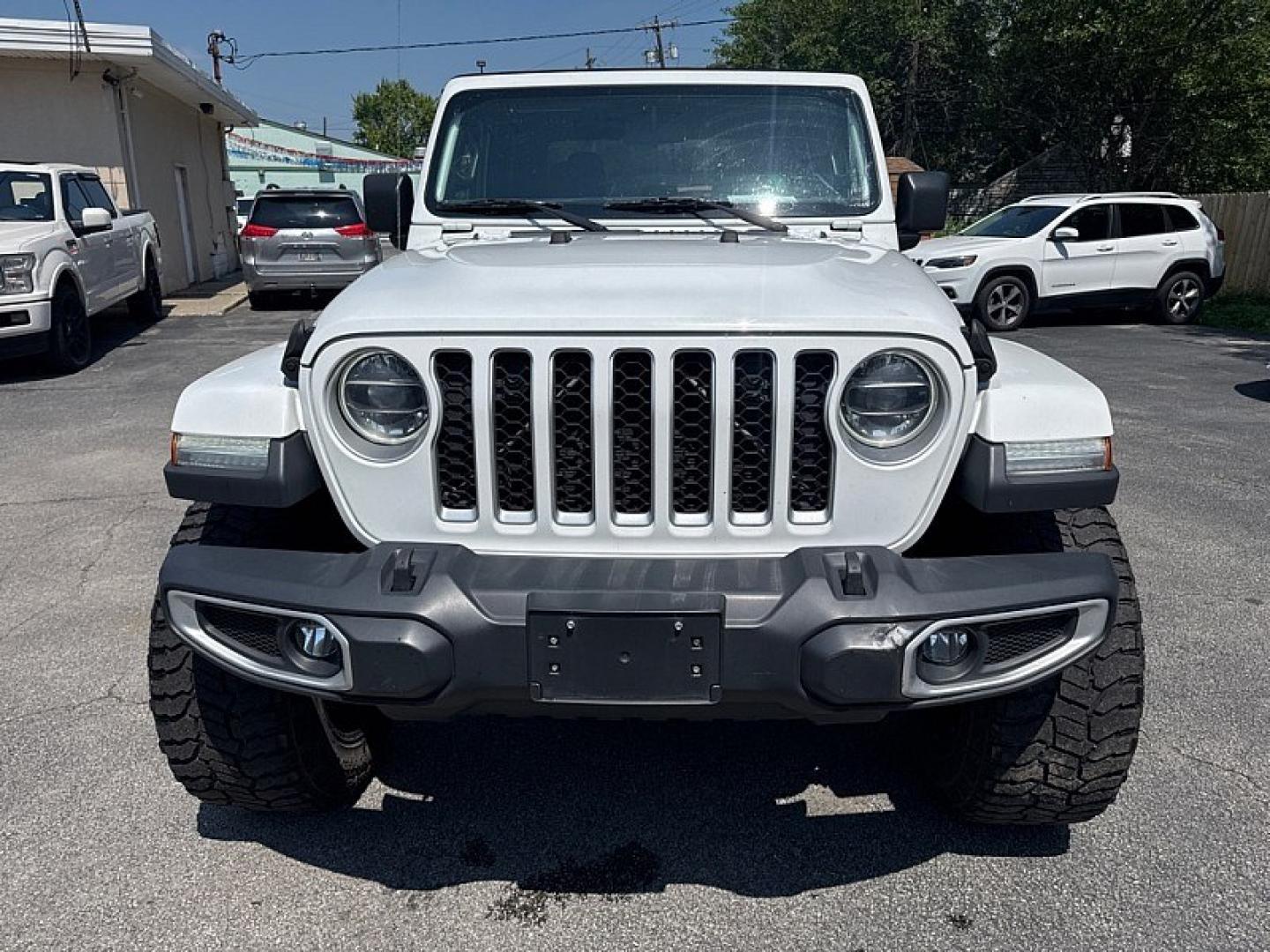 2020 WHITE /BLACK Jeep Gladiator Overland (1C6HJTFG7LL) with an 3.6L V6 DOHC 24V engine, 6M transmission, located at 3304 Woodville Road, Northwood, OH, 43619, (419) 210-8019, 41.612694, -83.480743 - Your #1 Destination for Auto Loans and mdash;No Matter Your Credit!At our dealership, we believe everyone deserves the opportunity to drive their dream car and mdash;whether you have good credit, bad credit, or no credit at all. With a wide selection of hundreds of cars, trucks, and SUVs, you'll fin- Photo#7