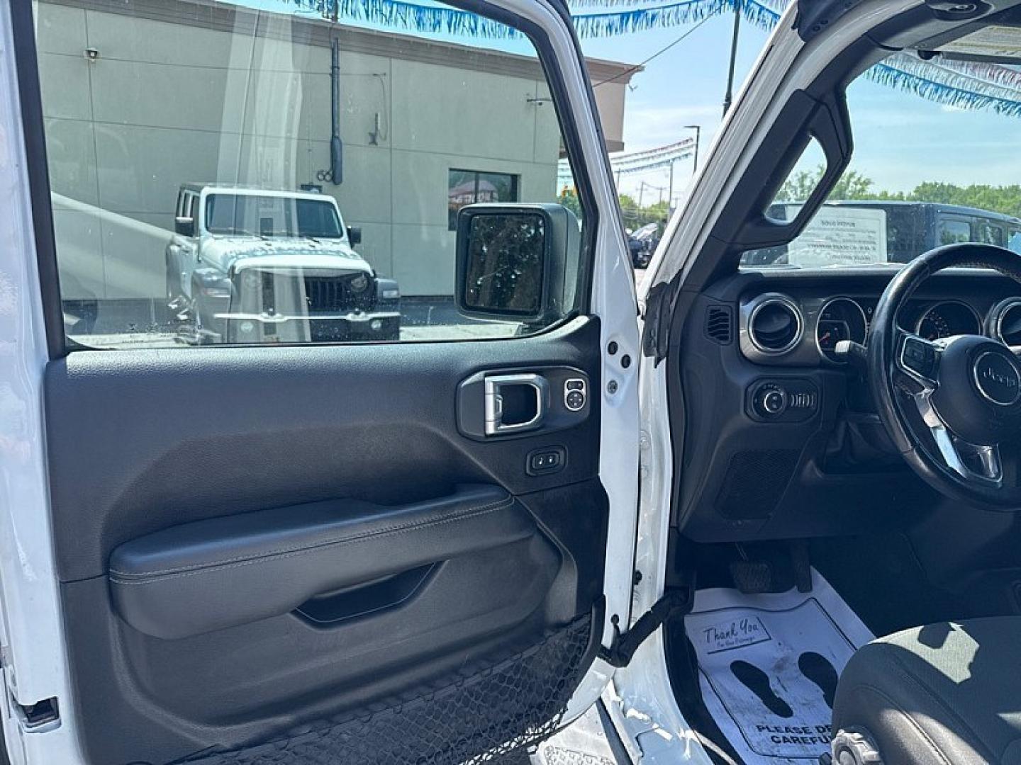 2020 WHITE /BLACK Jeep Gladiator Overland (1C6HJTFG7LL) with an 3.6L V6 DOHC 24V engine, 6M transmission, located at 3304 Woodville Road, Northwood, OH, 43619, (419) 210-8019, 41.612694, -83.480743 - Your #1 Destination for Auto Loans and mdash;No Matter Your Credit!At our dealership, we believe everyone deserves the opportunity to drive their dream car and mdash;whether you have good credit, bad credit, or no credit at all. With a wide selection of hundreds of cars, trucks, and SUVs, you'll fin- Photo#8
