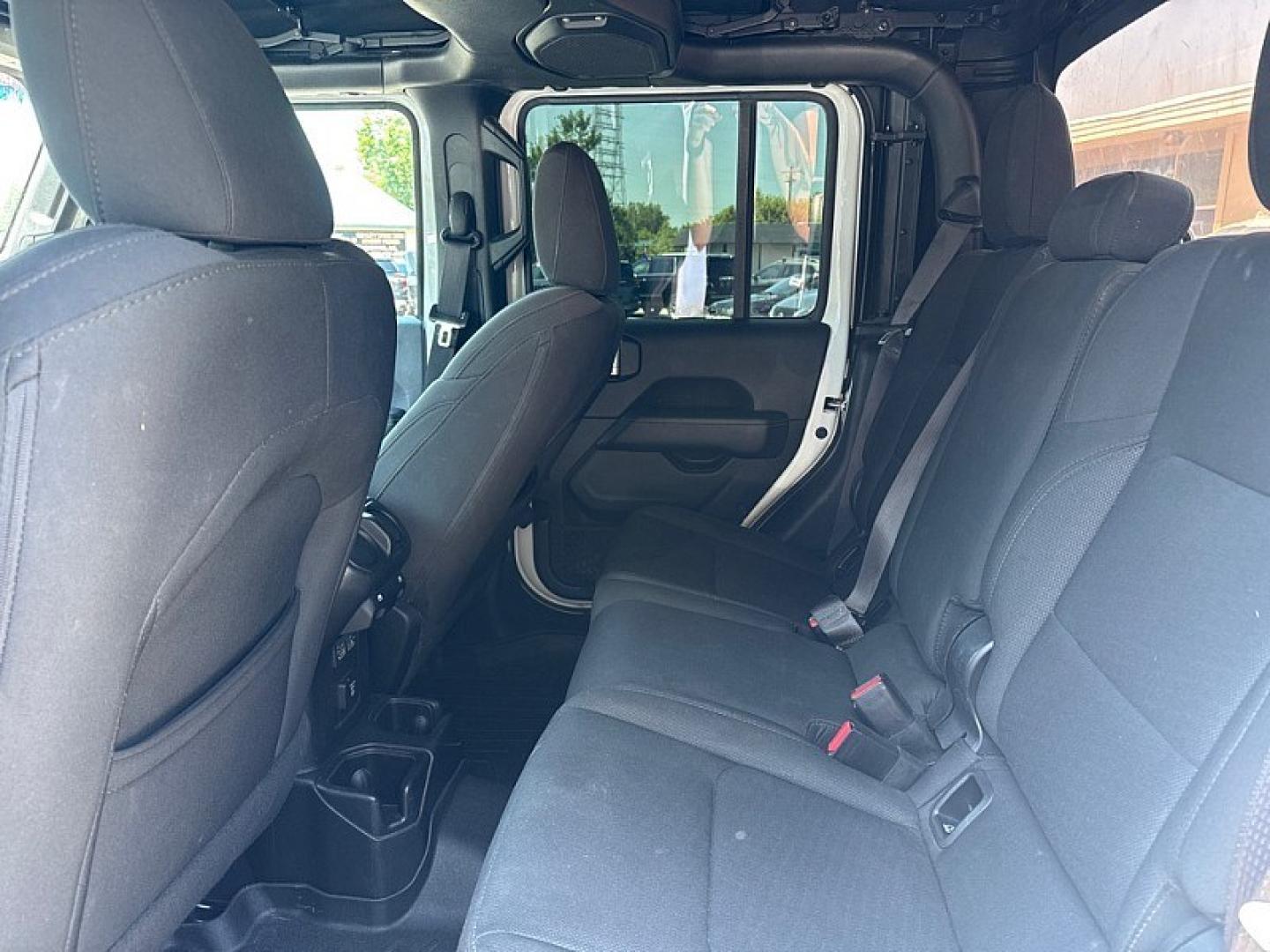 2020 WHITE /BLACK Jeep Gladiator Overland (1C6HJTFG7LL) with an 3.6L V6 DOHC 24V engine, 6M transmission, located at 3304 Woodville Road, Northwood, OH, 43619, (419) 210-8019, 41.612694, -83.480743 - Your #1 Destination for Auto Loans and mdash;No Matter Your Credit!At our dealership, we believe everyone deserves the opportunity to drive their dream car and mdash;whether you have good credit, bad credit, or no credit at all. With a wide selection of hundreds of cars, trucks, and SUVs, you'll fin- Photo#11