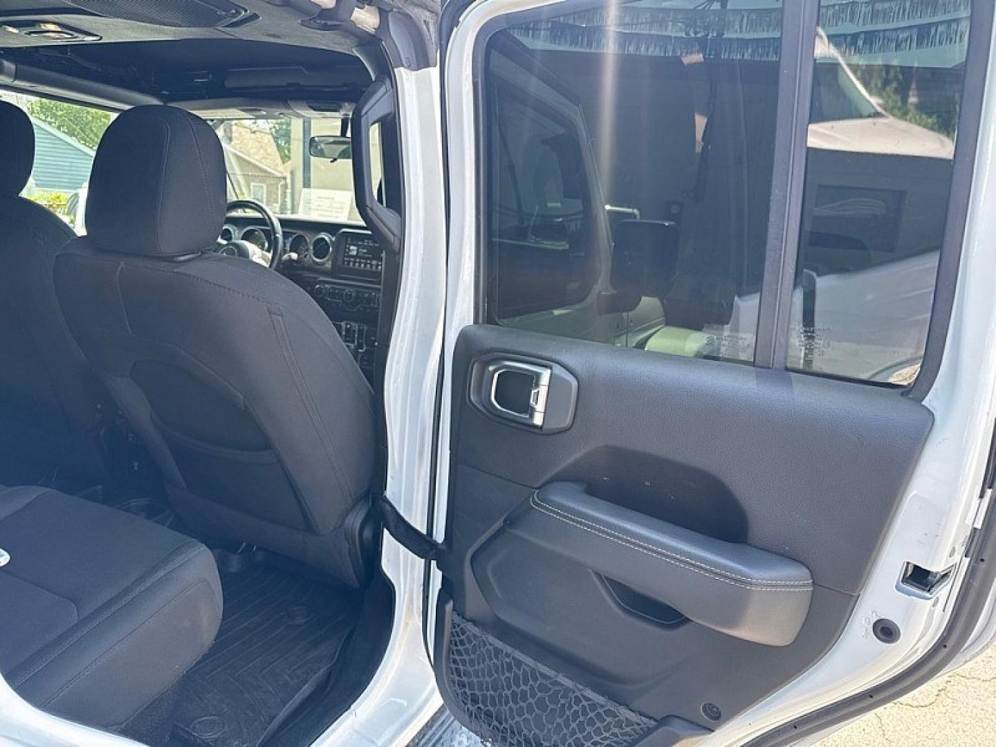 2020 WHITE /BLACK Jeep Gladiator Overland (1C6HJTFG7LL) with an 3.6L V6 DOHC 24V engine, 6M transmission, located at 3304 Woodville Road, Northwood, OH, 43619, (419) 210-8019, 41.612694, -83.480743 - Your #1 Destination for Auto Loans and mdash;No Matter Your Credit!At our dealership, we believe everyone deserves the opportunity to drive their dream car and mdash;whether you have good credit, bad credit, or no credit at all. With a wide selection of hundreds of cars, trucks, and SUVs, you'll fin- Photo#13