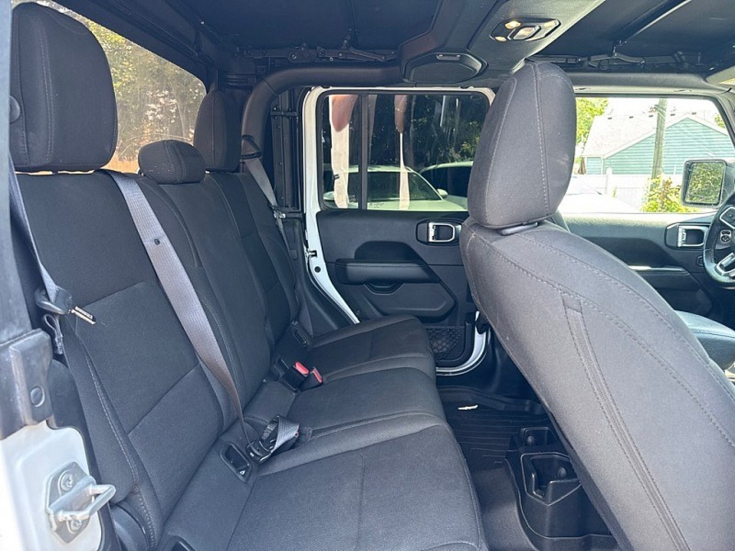 2020 WHITE /BLACK Jeep Gladiator Overland (1C6HJTFG7LL) with an 3.6L V6 DOHC 24V engine, 6M transmission, located at 3304 Woodville Road, Northwood, OH, 43619, (419) 210-8019, 41.612694, -83.480743 - Your #1 Destination for Auto Loans and mdash;No Matter Your Credit!At our dealership, we believe everyone deserves the opportunity to drive their dream car and mdash;whether you have good credit, bad credit, or no credit at all. With a wide selection of hundreds of cars, trucks, and SUVs, you'll fin- Photo#14