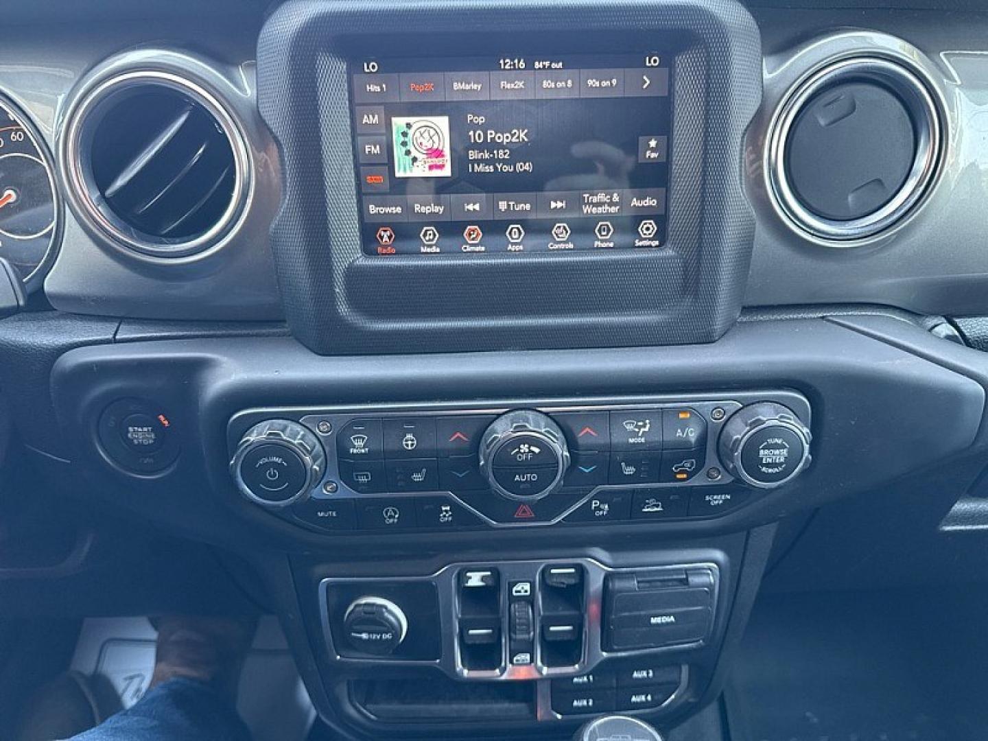 2020 WHITE /BLACK Jeep Gladiator Overland (1C6HJTFG7LL) with an 3.6L V6 DOHC 24V engine, 6M transmission, located at 3304 Woodville Road, Northwood, OH, 43619, (419) 210-8019, 41.612694, -83.480743 - Your #1 Destination for Auto Loans and mdash;No Matter Your Credit!At our dealership, we believe everyone deserves the opportunity to drive their dream car and mdash;whether you have good credit, bad credit, or no credit at all. With a wide selection of hundreds of cars, trucks, and SUVs, you'll fin- Photo#21