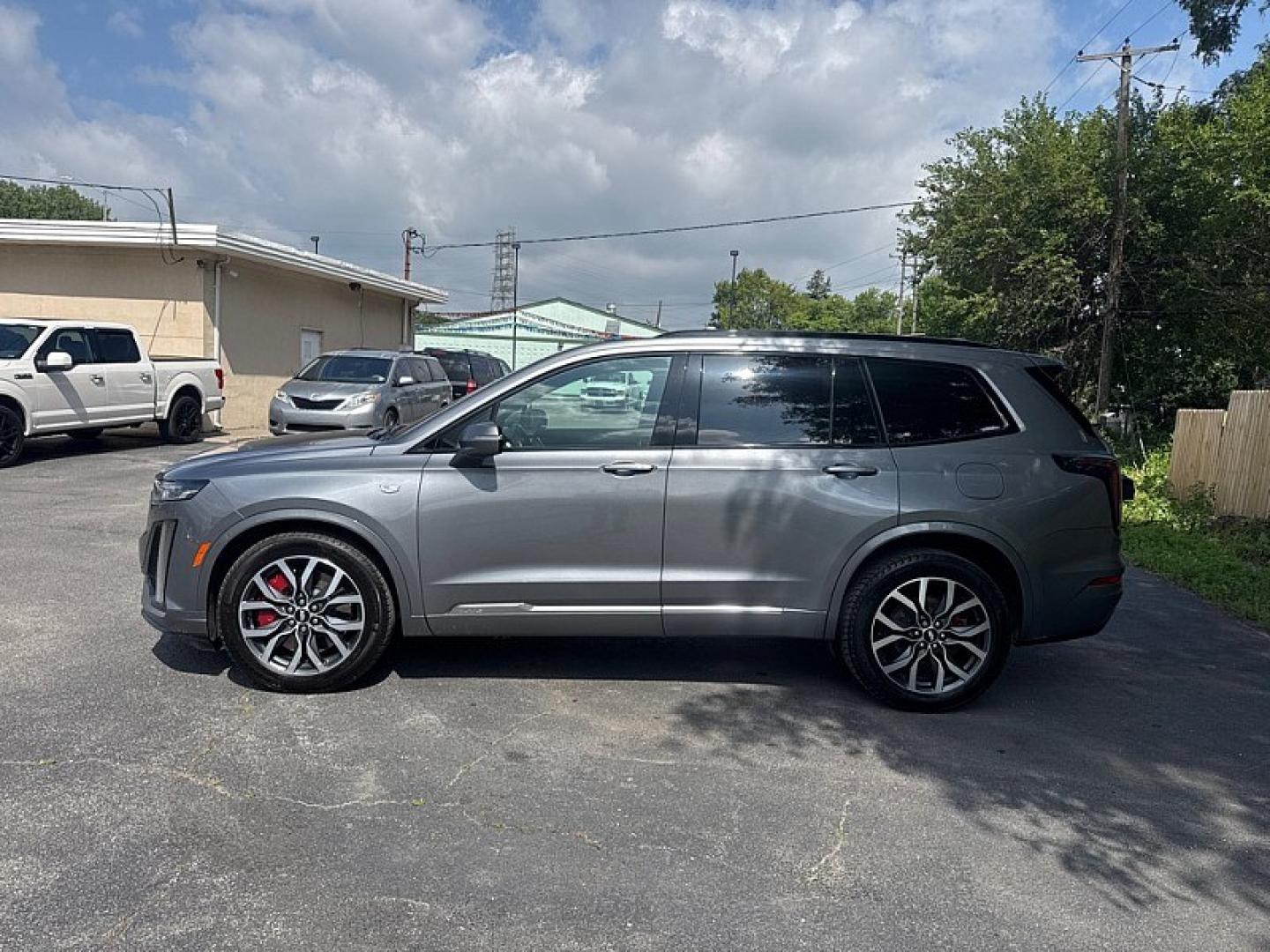 2022 GRAY /BLACK Cadillac XT6 Sport (1GYKPGRS4NZ) with an 3.6L V6 DOHC 24V engine, 9A transmission, located at 3304 Woodville Road, Northwood, OH, 43619, (419) 210-8019, 41.612694, -83.480743 - Your #1 Destination for Auto Loans and mdash;No Matter Your Credit!At our dealership, we believe everyone deserves the opportunity to drive their dream car and mdash;whether you have good credit, bad credit, or no credit at all. With a wide selection of hundreds of cars, trucks, and SUVs, you'll fin- Photo#1