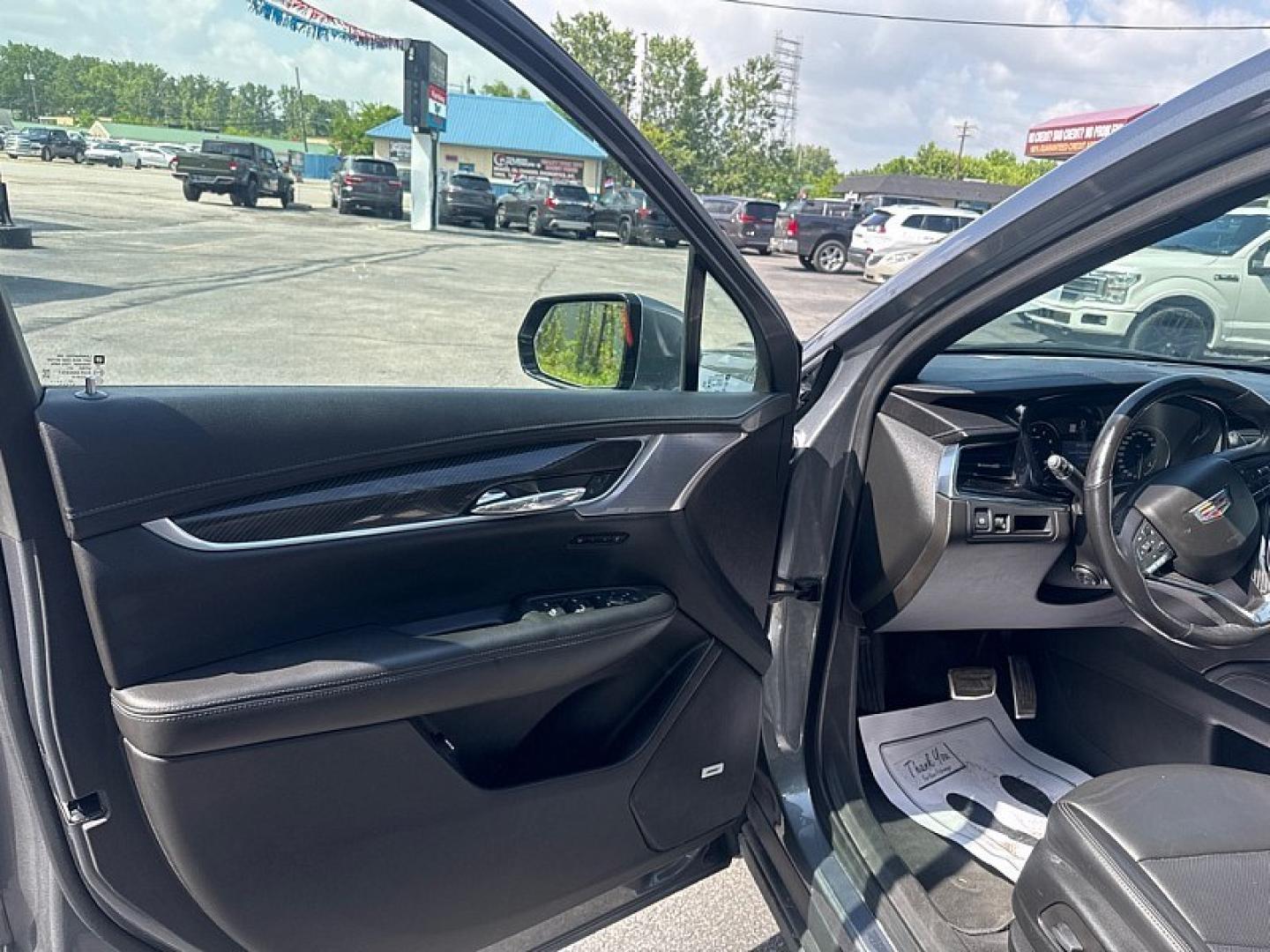 2022 GRAY /BLACK Cadillac XT6 Sport (1GYKPGRS4NZ) with an 3.6L V6 DOHC 24V engine, 9A transmission, located at 3304 Woodville Road, Northwood, OH, 43619, (419) 210-8019, 41.612694, -83.480743 - Your #1 Destination for Auto Loans and mdash;No Matter Your Credit!At our dealership, we believe everyone deserves the opportunity to drive their dream car and mdash;whether you have good credit, bad credit, or no credit at all. With a wide selection of hundreds of cars, trucks, and SUVs, you'll fin- Photo#8