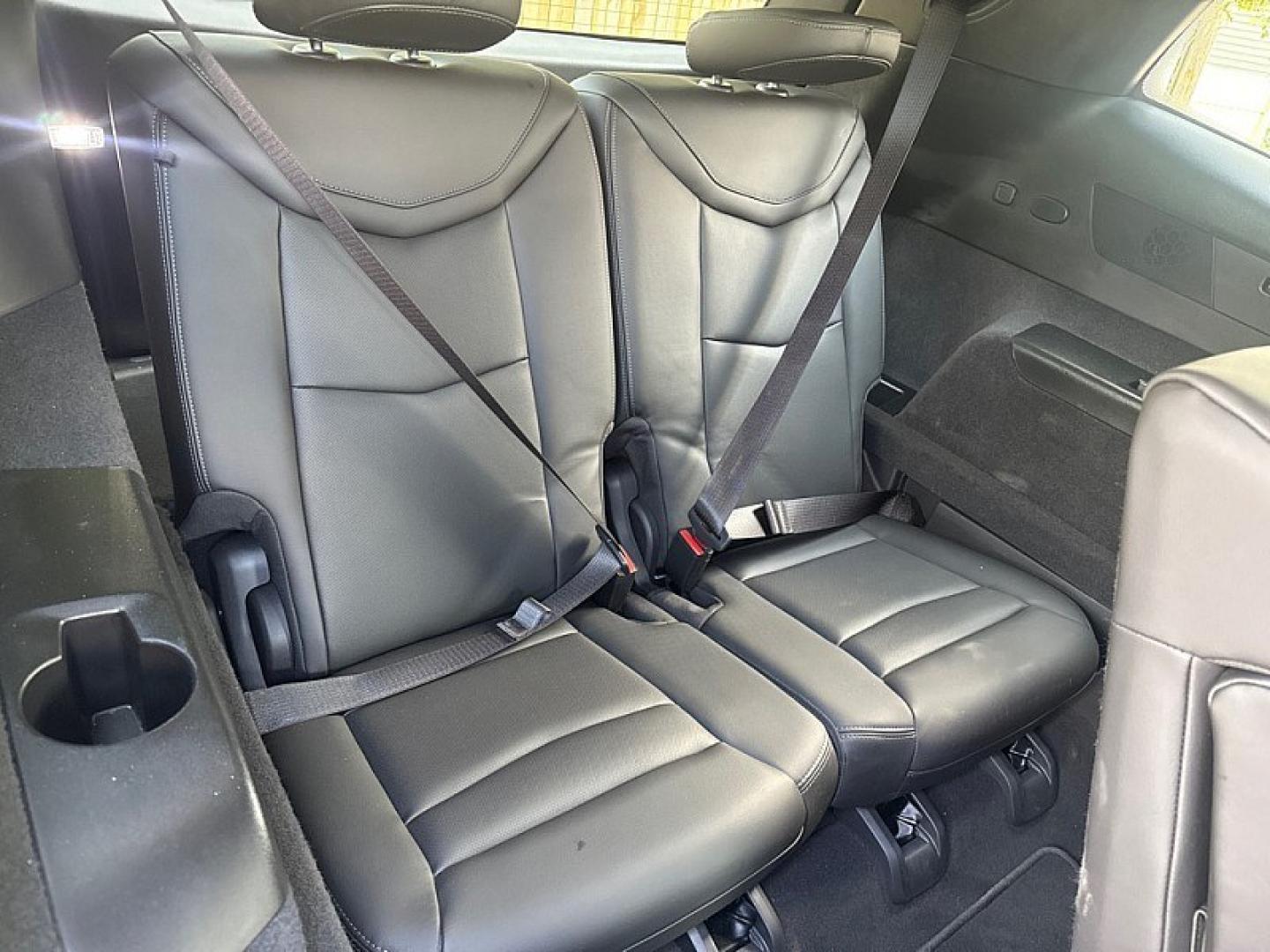 2022 GRAY /BLACK Cadillac XT6 Sport (1GYKPGRS4NZ) with an 3.6L V6 DOHC 24V engine, 9A transmission, located at 3304 Woodville Road, Northwood, OH, 43619, (419) 210-8019, 41.612694, -83.480743 - Your #1 Destination for Auto Loans and mdash;No Matter Your Credit!At our dealership, we believe everyone deserves the opportunity to drive their dream car and mdash;whether you have good credit, bad credit, or no credit at all. With a wide selection of hundreds of cars, trucks, and SUVs, you'll fin- Photo#16
