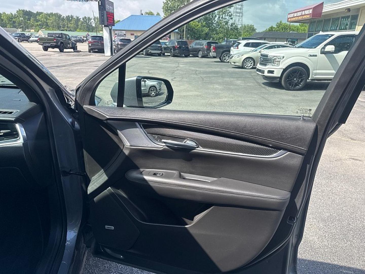 2022 GRAY /BLACK Cadillac XT6 Sport (1GYKPGRS4NZ) with an 3.6L V6 DOHC 24V engine, 9A transmission, located at 3304 Woodville Road, Northwood, OH, 43619, (419) 210-8019, 41.612694, -83.480743 - Your #1 Destination for Auto Loans and mdash;No Matter Your Credit!At our dealership, we believe everyone deserves the opportunity to drive their dream car and mdash;whether you have good credit, bad credit, or no credit at all. With a wide selection of hundreds of cars, trucks, and SUVs, you'll fin- Photo#17