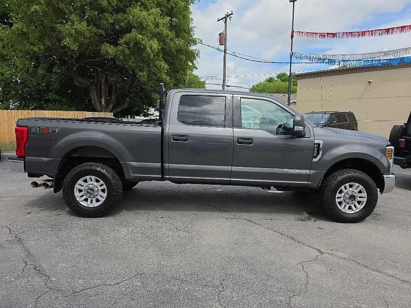 2018 GRAY /GRAY Ford F-250 SD King Ranch Crew Cab Long Bed 4WD (1FT7W2BT5JE) with an 6.7L V8 OHV 16V DIESEL engine, 6A transmission, located at 3304 Woodville Road, Northwood, OH, 43619, (419) 210-8019, 41.612694, -83.480743 - Your #1 Destination for Auto Loans and mdash;No Matter Your Credit!At our dealership, we believe everyone deserves the opportunity to drive their dream car and mdash;whether you have good credit, bad credit, or no credit at all. With a wide selection of hundreds of cars, trucks, and SUVs, you'll fin - Photo#5