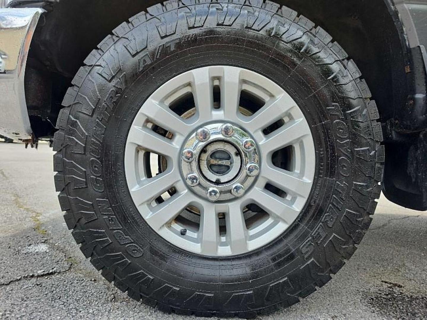 2018 GRAY /GRAY Ford F-250 SD King Ranch Crew Cab Long Bed 4WD (1FT7W2BT5JE) with an 6.7L V8 OHV 16V DIESEL engine, 6A transmission, located at 3304 Woodville Road, Northwood, OH, 43619, (419) 210-8019, 41.612694, -83.480743 - Your #1 Destination for Auto Loans and mdash;No Matter Your Credit!At our dealership, we believe everyone deserves the opportunity to drive their dream car and mdash;whether you have good credit, bad credit, or no credit at all. With a wide selection of hundreds of cars, trucks, and SUVs, you'll fin - Photo#18