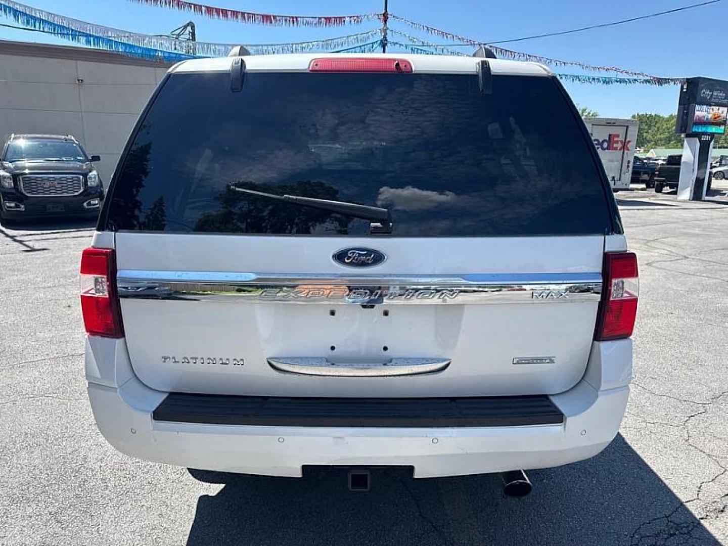 2017 WHITE /BLACK Ford Expedition EL Platinum 4WD (1FMJK1MT2HE) with an 3.5L V6 DOHC 24V FFV engine, 6A transmission, located at 3304 Woodville Road, Northwood, OH, 43619, (419) 210-8019, 41.612694, -83.480743 - Photo#3
