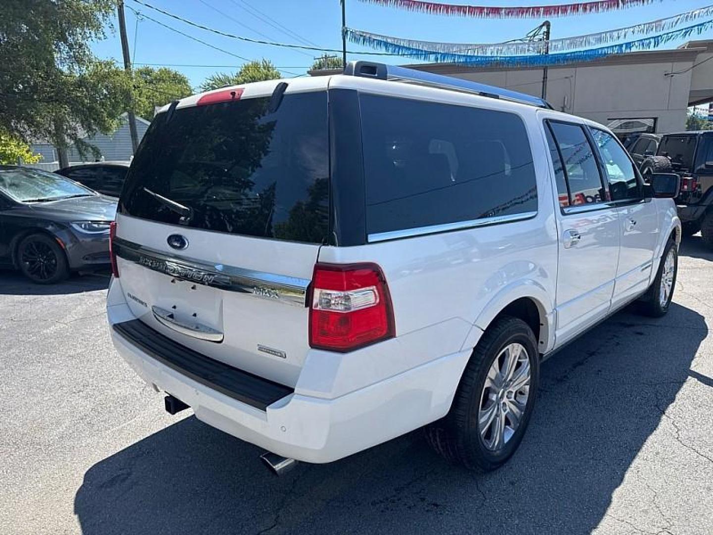 2017 WHITE /BLACK Ford Expedition EL Platinum 4WD (1FMJK1MT2HE) with an 3.5L V6 DOHC 24V FFV engine, 6A transmission, located at 3304 Woodville Road, Northwood, OH, 43619, (419) 210-8019, 41.612694, -83.480743 - Photo#4