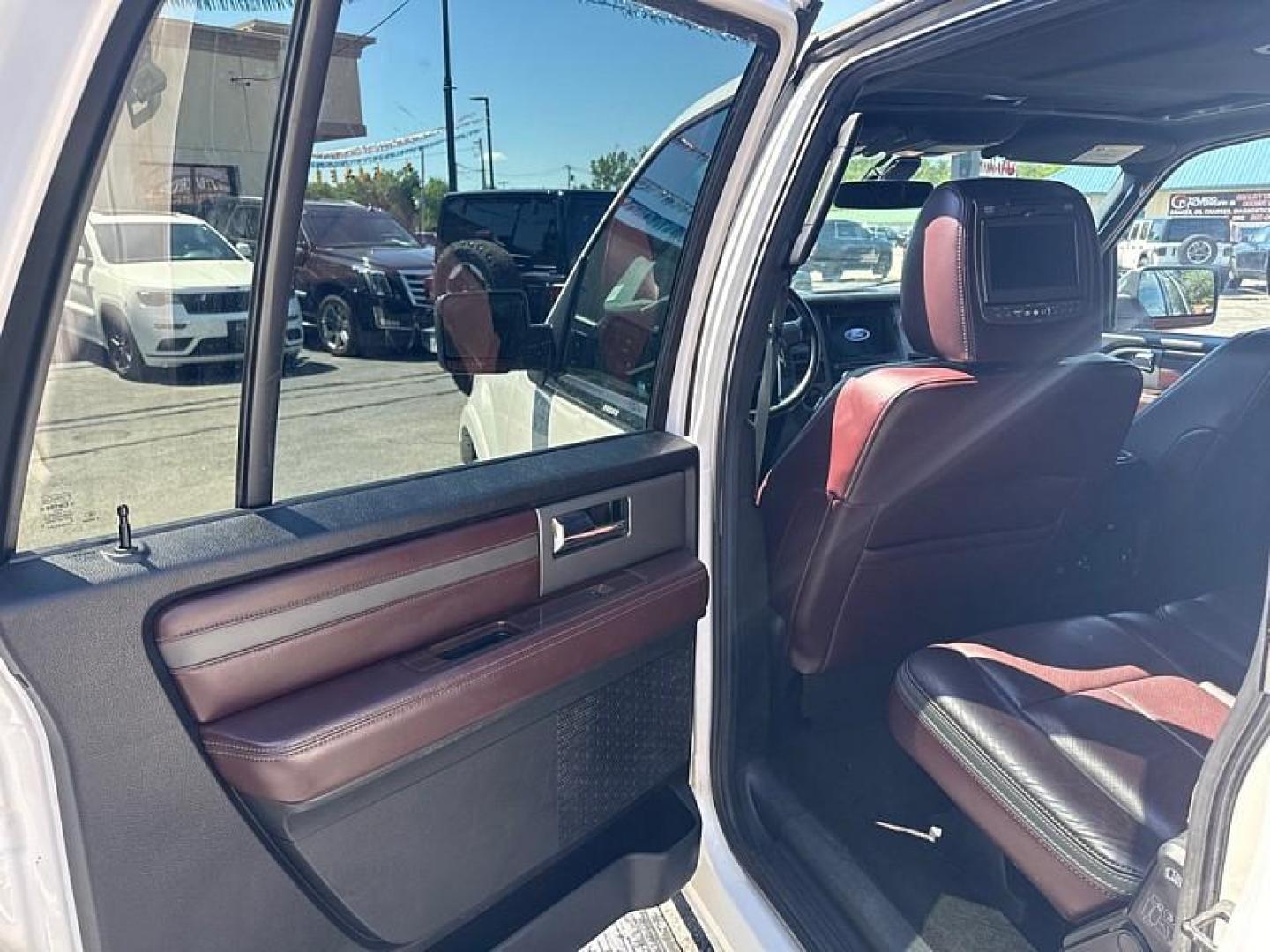 2017 WHITE /BLACK Ford Expedition EL Platinum 4WD (1FMJK1MT2HE) with an 3.5L V6 DOHC 24V FFV engine, 6A transmission, located at 3304 Woodville Road, Northwood, OH, 43619, (419) 210-8019, 41.612694, -83.480743 - Photo#10