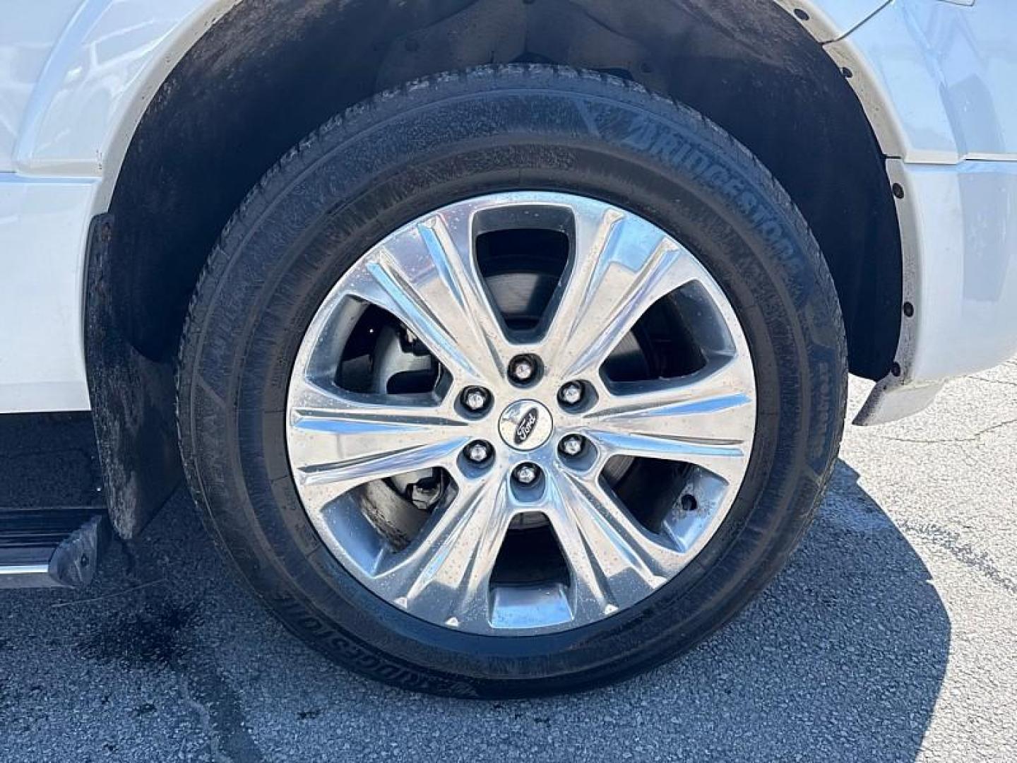 2017 WHITE /BLACK Ford Expedition EL Platinum 4WD (1FMJK1MT2HE) with an 3.5L V6 DOHC 24V FFV engine, 6A transmission, located at 3304 Woodville Road, Northwood, OH, 43619, (419) 210-8019, 41.612694, -83.480743 - Photo#19