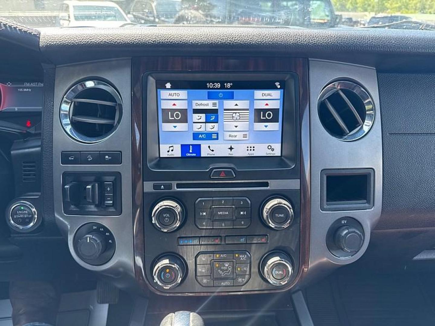 2017 WHITE /BLACK Ford Expedition EL Platinum 4WD (1FMJK1MT2HE) with an 3.5L V6 DOHC 24V FFV engine, 6A transmission, located at 3304 Woodville Road, Northwood, OH, 43619, (419) 210-8019, 41.612694, -83.480743 - Photo#23
