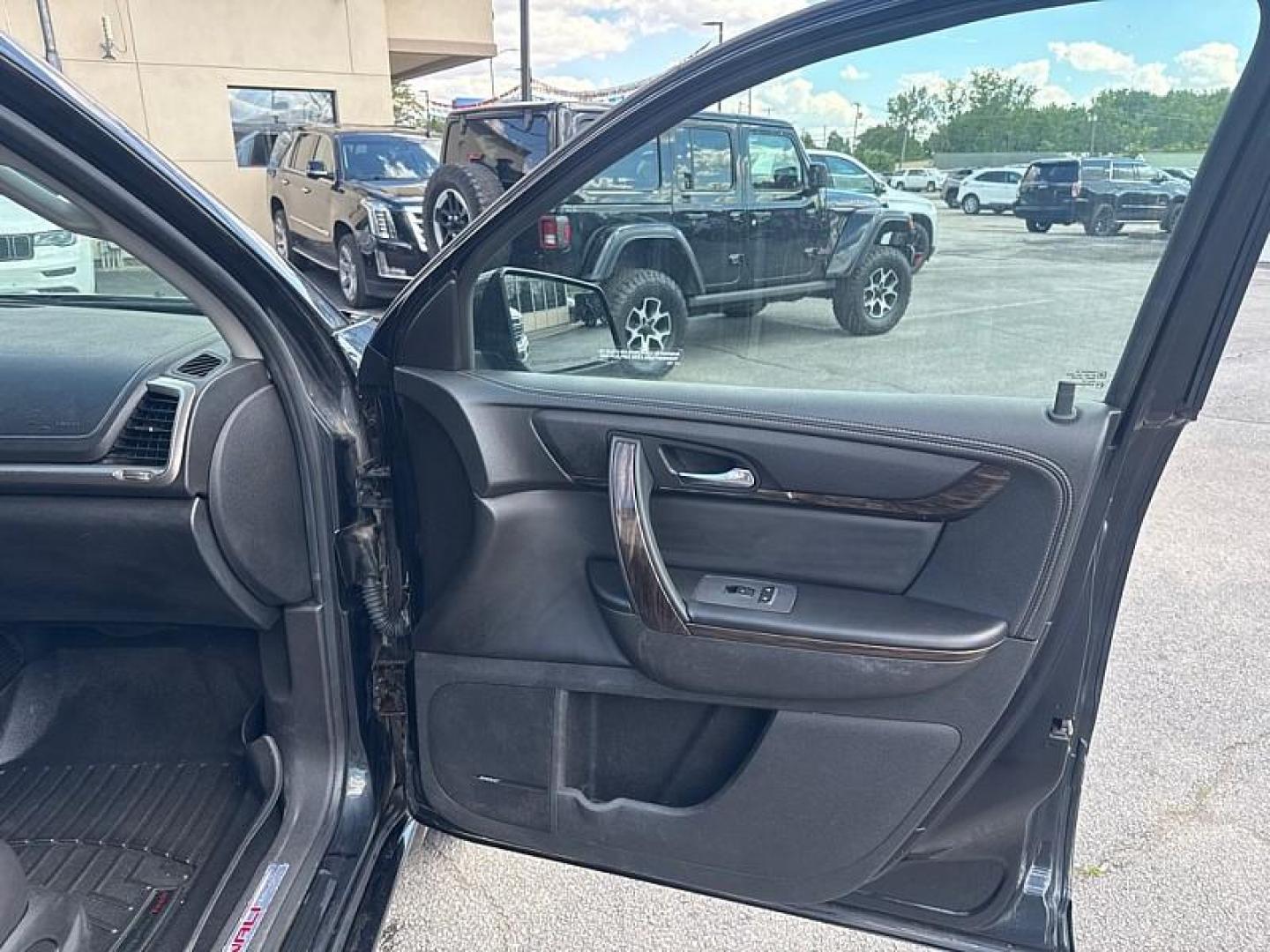 2015 BLACK /BLACK GMC Acadia Denali AWD (1GKKVTKD9FJ) with an 3.6L V6 DOHC 24V engine, 6-Speed Automatic transmission, located at 3304 Woodville Road, Northwood, OH, 43619, (419) 210-8019, 41.612694, -83.480743 - Your #1 Destination for Auto Loans and mdash;No Matter Your Credit!At our dealership, we believe everyone deserves the opportunity to drive their dream car and mdash;whether you have good credit, bad credit, or no credit at all. With a wide selection of hundreds of cars, trucks, and SUVs, you'll fin - Photo#17