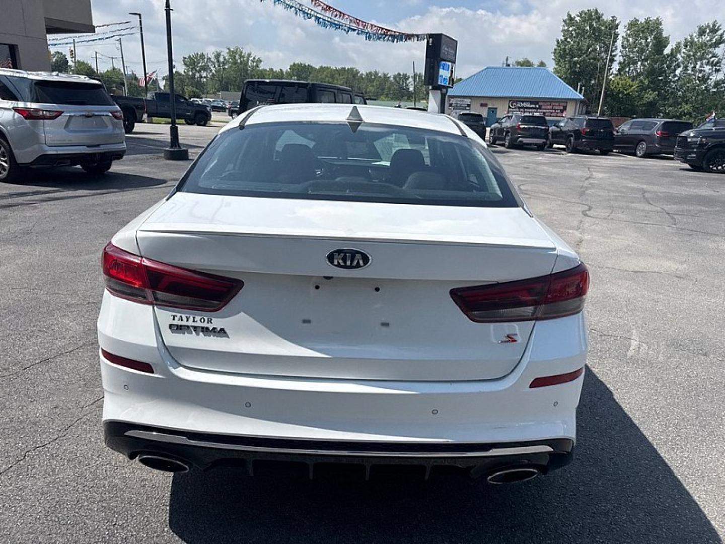 2020 WHITE /BLACK Kia Optima LX (5XXGT4L3XLG) with an 2.4L L4 DOHC 16V engine, 6A transmission, located at 3304 Woodville Road, Northwood, OH, 43619, (419) 210-8019, 41.612694, -83.480743 - Your #1 Destination for Auto Loans and mdash;No Matter Your Credit!At our dealership, we believe everyone deserves the opportunity to drive their dream car and mdash;whether you have good credit, bad credit, or no credit at all. With a wide selection of hundreds of cars, trucks, and SUVs, you'll fin- Photo#3