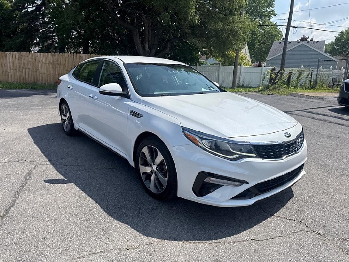 2020 WHITE /BLACK Kia Optima LX (5XXGT4L3XLG) with an 2.4L L4 DOHC 16V engine, 6A transmission, located at 3304 Woodville Road, Northwood, OH, 43619, (419) 210-8019, 41.612694, -83.480743 - Your #1 Destination for Auto Loans and mdash;No Matter Your Credit!At our dealership, we believe everyone deserves the opportunity to drive their dream car and mdash;whether you have good credit, bad credit, or no credit at all. With a wide selection of hundreds of cars, trucks, and SUVs, you'll fin- Photo#6