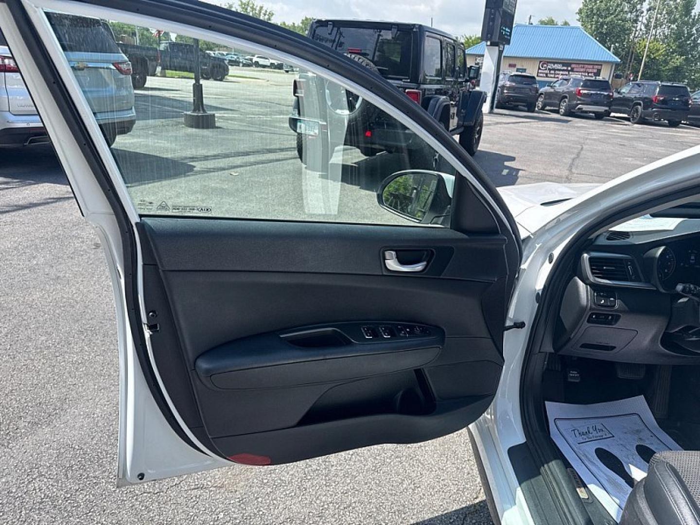 2020 WHITE /BLACK Kia Optima LX (5XXGT4L3XLG) with an 2.4L L4 DOHC 16V engine, 6A transmission, located at 3304 Woodville Road, Northwood, OH, 43619, (419) 210-8019, 41.612694, -83.480743 - Your #1 Destination for Auto Loans and mdash;No Matter Your Credit!At our dealership, we believe everyone deserves the opportunity to drive their dream car and mdash;whether you have good credit, bad credit, or no credit at all. With a wide selection of hundreds of cars, trucks, and SUVs, you'll fin- Photo#8