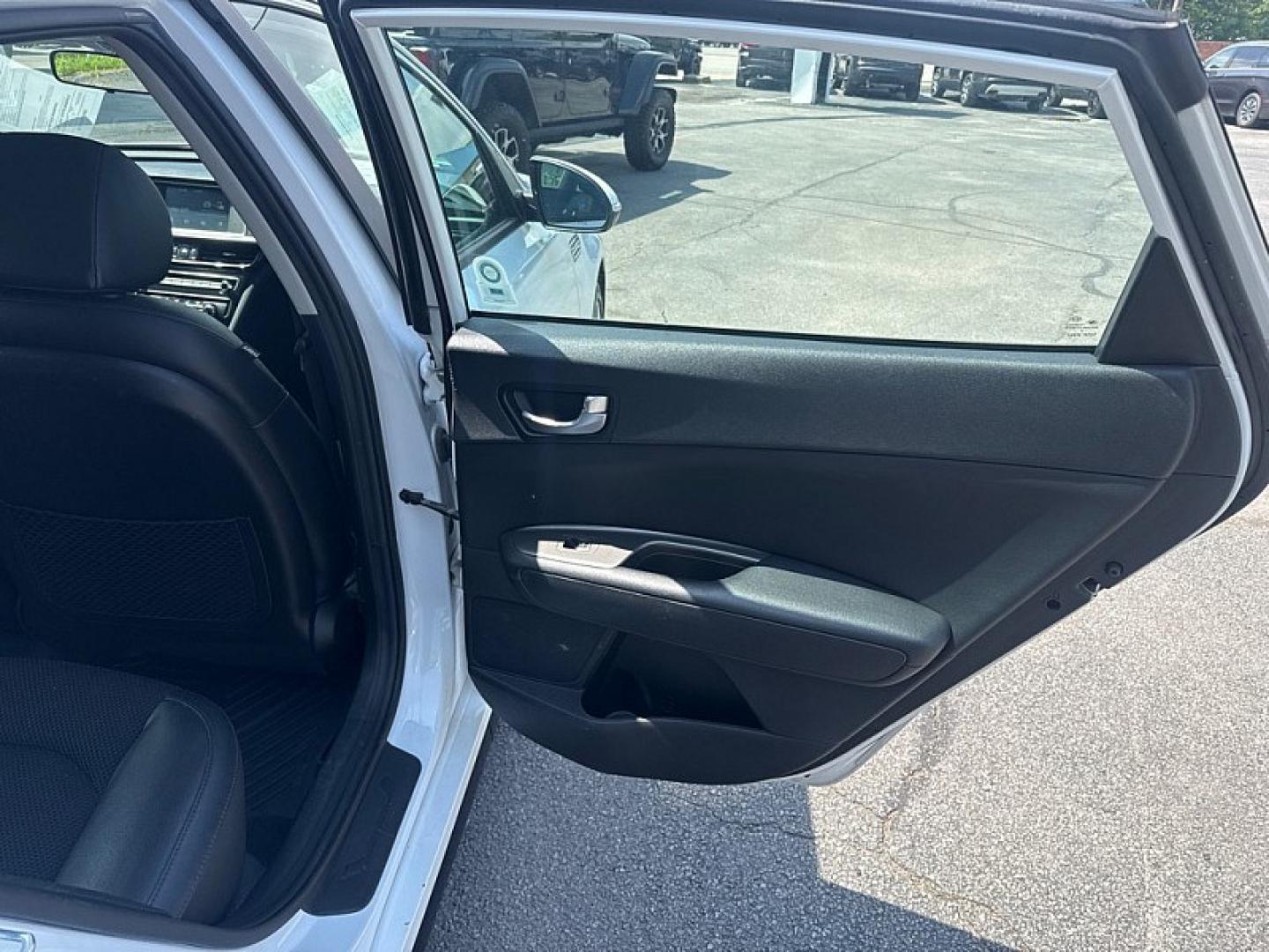 2020 WHITE /BLACK Kia Optima LX (5XXGT4L3XLG) with an 2.4L L4 DOHC 16V engine, 6A transmission, located at 3304 Woodville Road, Northwood, OH, 43619, (419) 210-8019, 41.612694, -83.480743 - Your #1 Destination for Auto Loans and mdash;No Matter Your Credit!At our dealership, we believe everyone deserves the opportunity to drive their dream car and mdash;whether you have good credit, bad credit, or no credit at all. With a wide selection of hundreds of cars, trucks, and SUVs, you'll fin- Photo#13