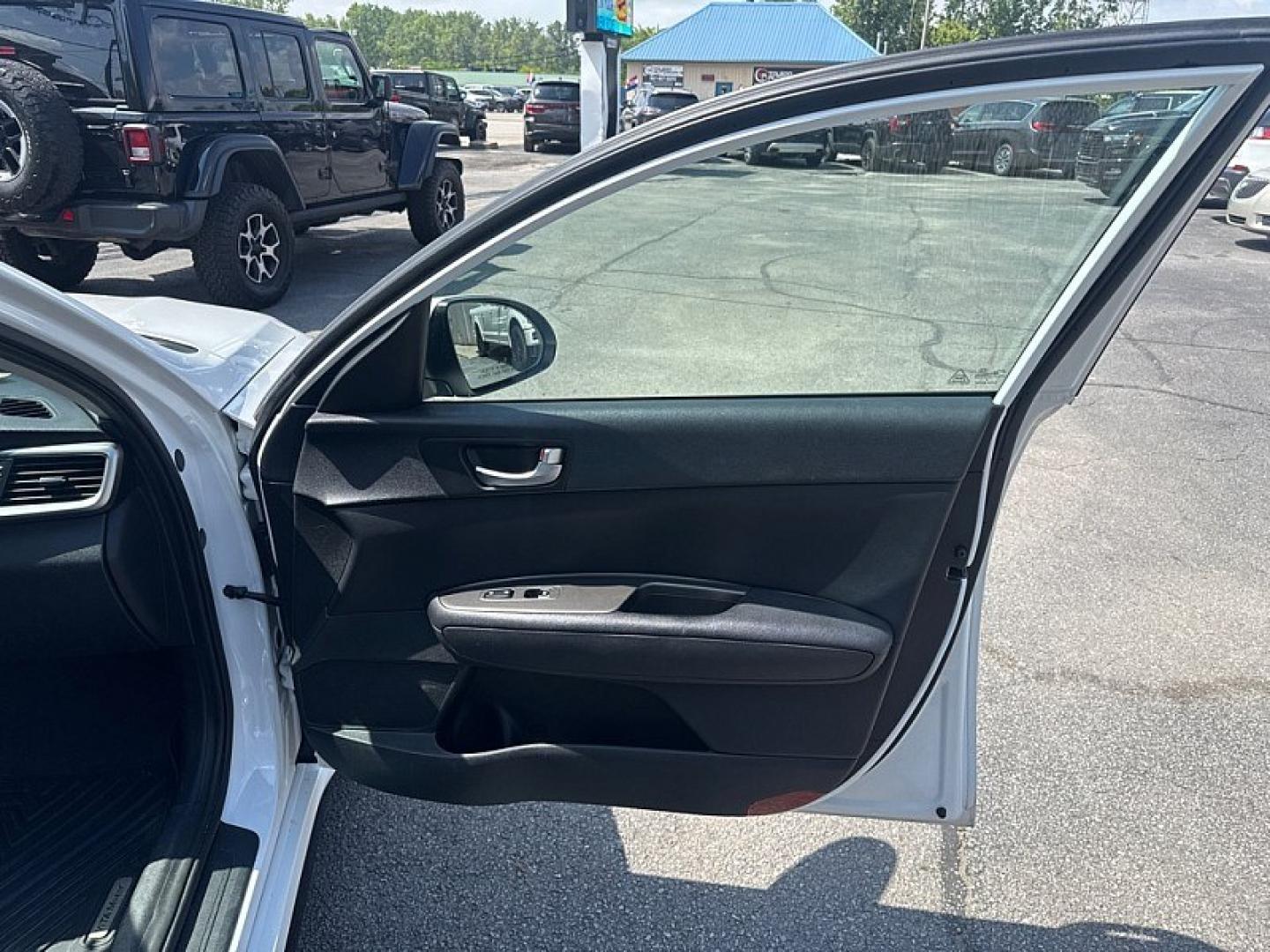 2020 WHITE /BLACK Kia Optima LX (5XXGT4L3XLG) with an 2.4L L4 DOHC 16V engine, 6A transmission, located at 3304 Woodville Road, Northwood, OH, 43619, (419) 210-8019, 41.612694, -83.480743 - Your #1 Destination for Auto Loans and mdash;No Matter Your Credit!At our dealership, we believe everyone deserves the opportunity to drive their dream car and mdash;whether you have good credit, bad credit, or no credit at all. With a wide selection of hundreds of cars, trucks, and SUVs, you'll fin- Photo#15