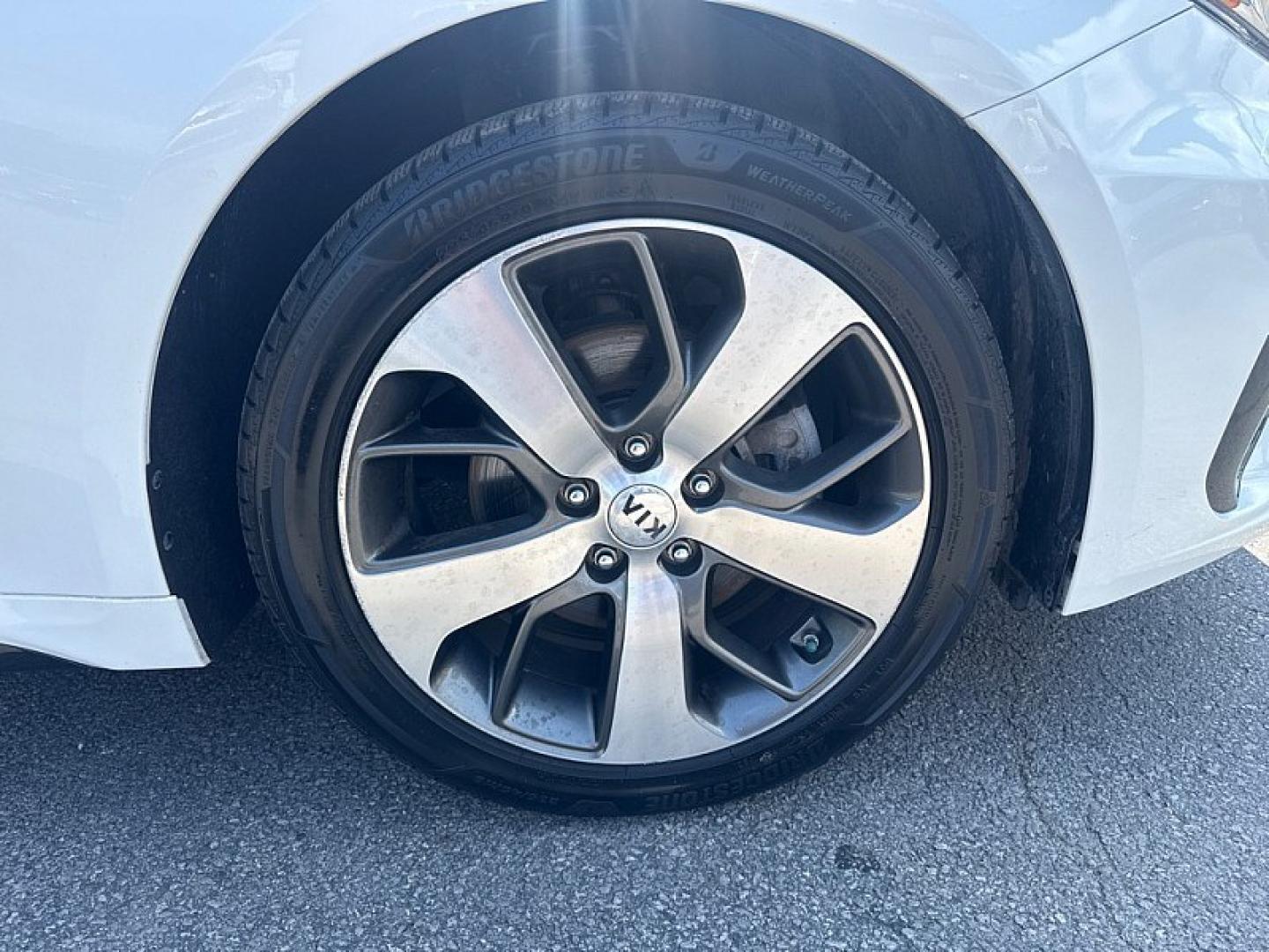 2020 WHITE /BLACK Kia Optima LX (5XXGT4L3XLG) with an 2.4L L4 DOHC 16V engine, 6A transmission, located at 3304 Woodville Road, Northwood, OH, 43619, (419) 210-8019, 41.612694, -83.480743 - Your #1 Destination for Auto Loans and mdash;No Matter Your Credit!At our dealership, we believe everyone deserves the opportunity to drive their dream car and mdash;whether you have good credit, bad credit, or no credit at all. With a wide selection of hundreds of cars, trucks, and SUVs, you'll fin- Photo#17