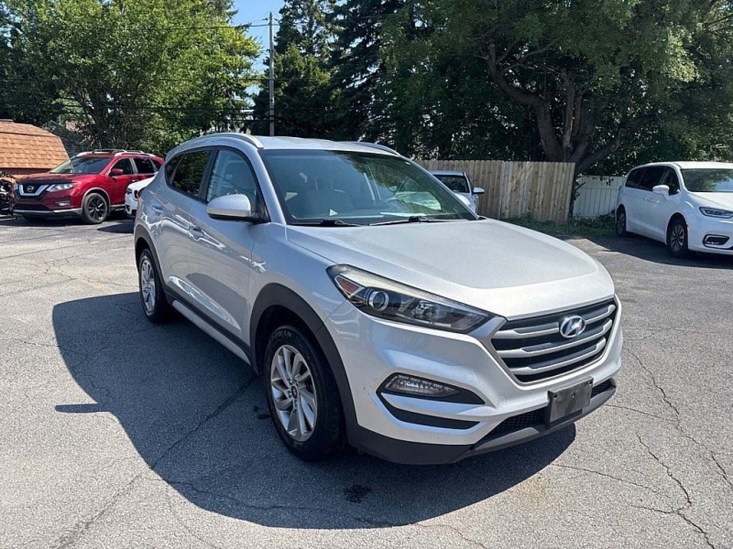 2017 SILVER /GRAY Hyundai Tucson SE w/Preferred Package AWD (KM8J3CA46HU) with an 2.0L L4 DOHC 16V engine, 6A transmission, located at 3304 Woodville Road, Northwood, OH, 43619, (419) 210-8019, 41.612694, -83.480743- Photo#6