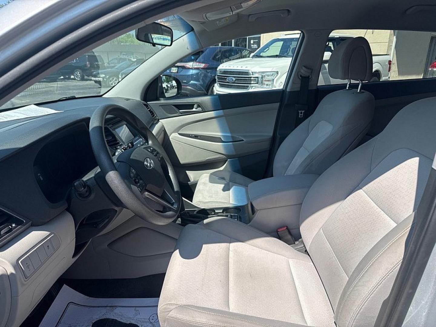 2017 SILVER /GRAY Hyundai Tucson SE w/Preferred Package AWD (KM8J3CA46HU) with an 2.0L L4 DOHC 16V engine, 6A transmission, located at 3304 Woodville Road, Northwood, OH, 43619, (419) 210-8019, 41.612694, -83.480743- Photo#9
