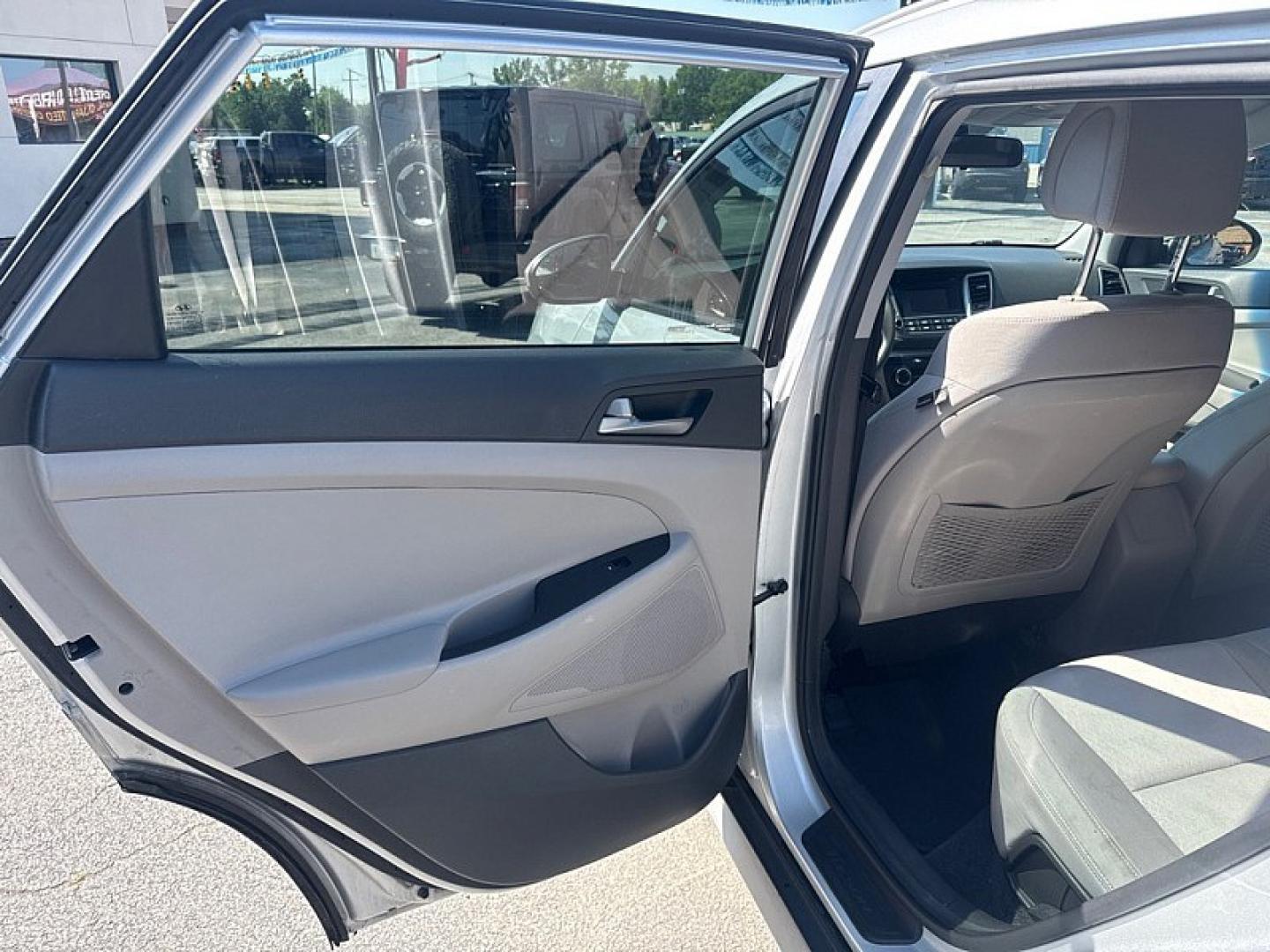 2017 SILVER /GRAY Hyundai Tucson SE w/Preferred Package AWD (KM8J3CA46HU) with an 2.0L L4 DOHC 16V engine, 6A transmission, located at 3304 Woodville Road, Northwood, OH, 43619, (419) 210-8019, 41.612694, -83.480743- Photo#10