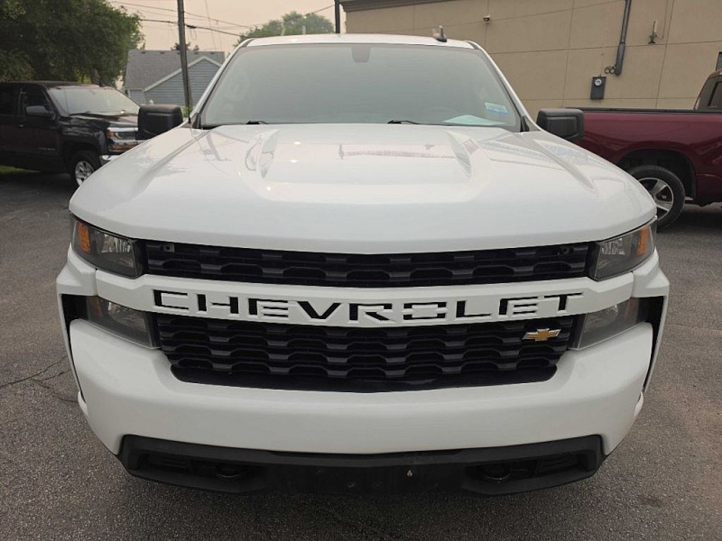 2022 WHITE /BLACK Chevrolet Silverado 1500 Custom Double Cab 2WD (1GCRWBEK9NZ) with an 2.7L L4 DOHC 16V TURBO engine, 6A transmission, located at 3304 Woodville Road, Northwood, OH, 43619, (419) 210-8019, 41.612694, -83.480743 - Your #1 Destination for Auto Loans and mdash;No Matter Your Credit!At our dealership, we believe everyone deserves the opportunity to drive their dream car and mdash;whether you have good credit, bad credit, or no credit at all. With a wide selection of hundreds of cars, trucks, and SUVs, you'll fin- Photo#8