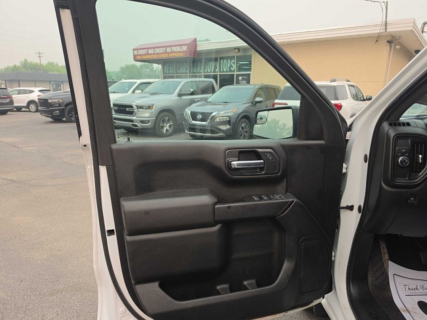 2022 WHITE /BLACK Chevrolet Silverado 1500 Custom Double Cab 2WD (1GCRWBEK9NZ) with an 2.7L L4 DOHC 16V TURBO engine, 6A transmission, located at 3304 Woodville Road, Northwood, OH, 43619, (419) 210-8019, 41.612694, -83.480743 - Your #1 Destination for Auto Loans and mdash;No Matter Your Credit!At our dealership, we believe everyone deserves the opportunity to drive their dream car and mdash;whether you have good credit, bad credit, or no credit at all. With a wide selection of hundreds of cars, trucks, and SUVs, you'll fin- Photo#9