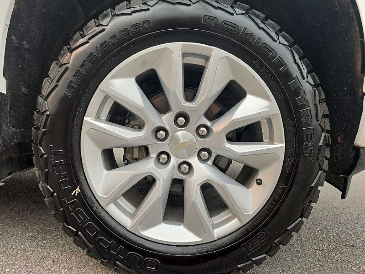 2022 WHITE /BLACK Chevrolet Silverado 1500 Custom Double Cab 2WD (1GCRWBEK9NZ) with an 2.7L L4 DOHC 16V TURBO engine, 6A transmission, located at 3304 Woodville Road, Northwood, OH, 43619, (419) 210-8019, 41.612694, -83.480743 - Your #1 Destination for Auto Loans and mdash;No Matter Your Credit!At our dealership, we believe everyone deserves the opportunity to drive their dream car and mdash;whether you have good credit, bad credit, or no credit at all. With a wide selection of hundreds of cars, trucks, and SUVs, you'll fin- Photo#16
